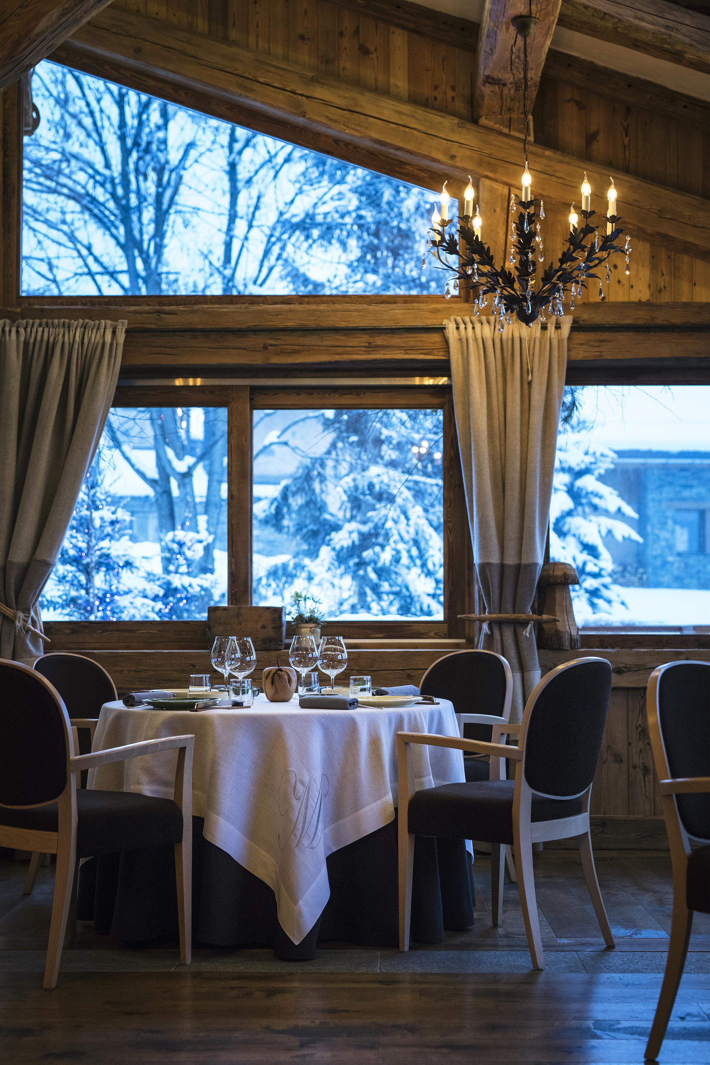 Le restaurant dans les Alpes © Matthieu Cellard
