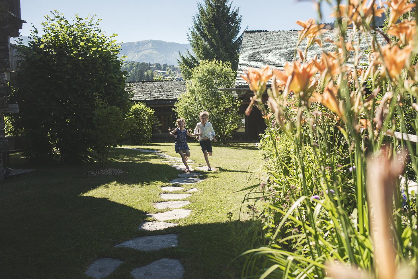 Jardiner avec ses enfants à la Ferme De Marie © DavidANDRE