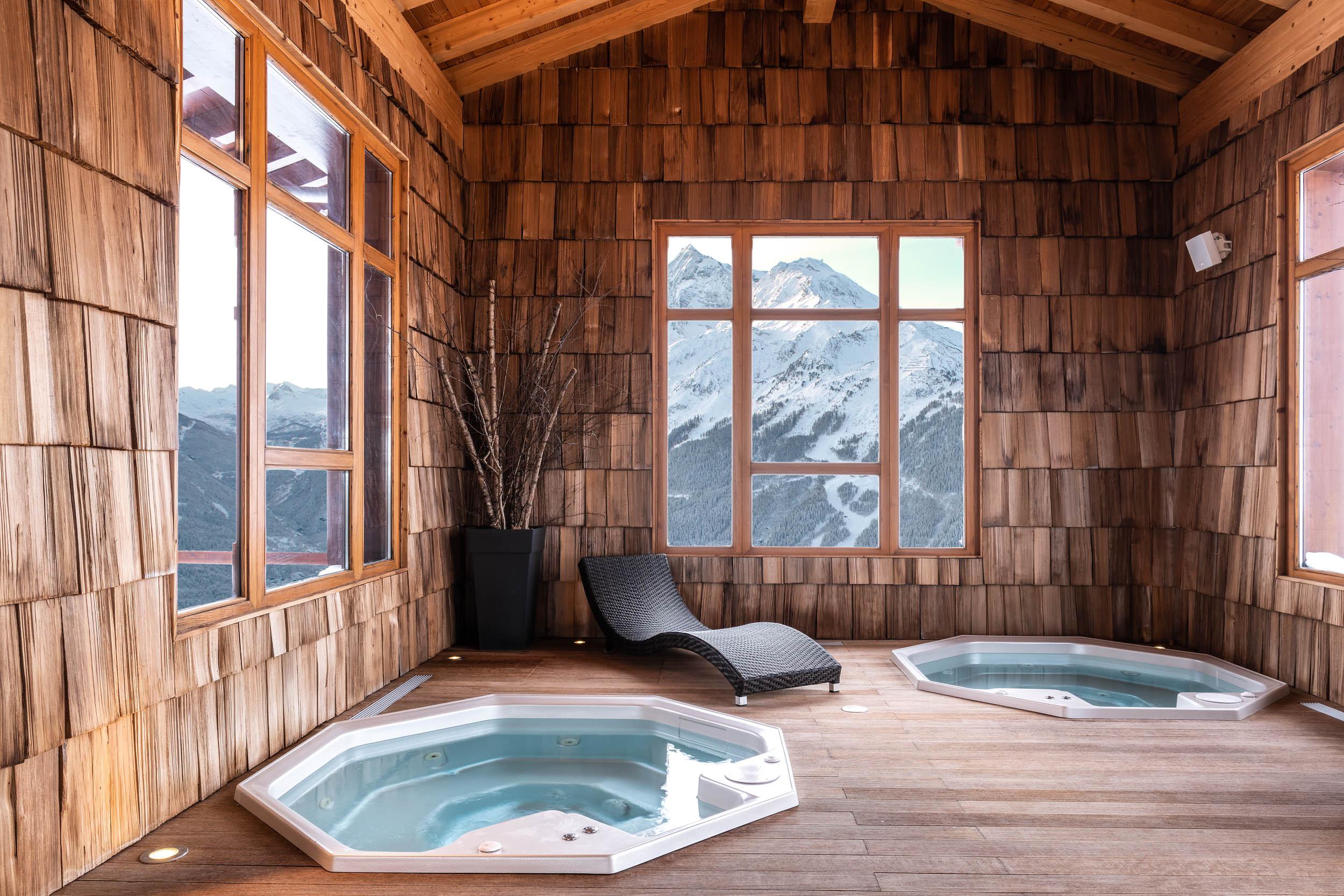 Les piscines avec vue sur les montagnes © I.L.Y