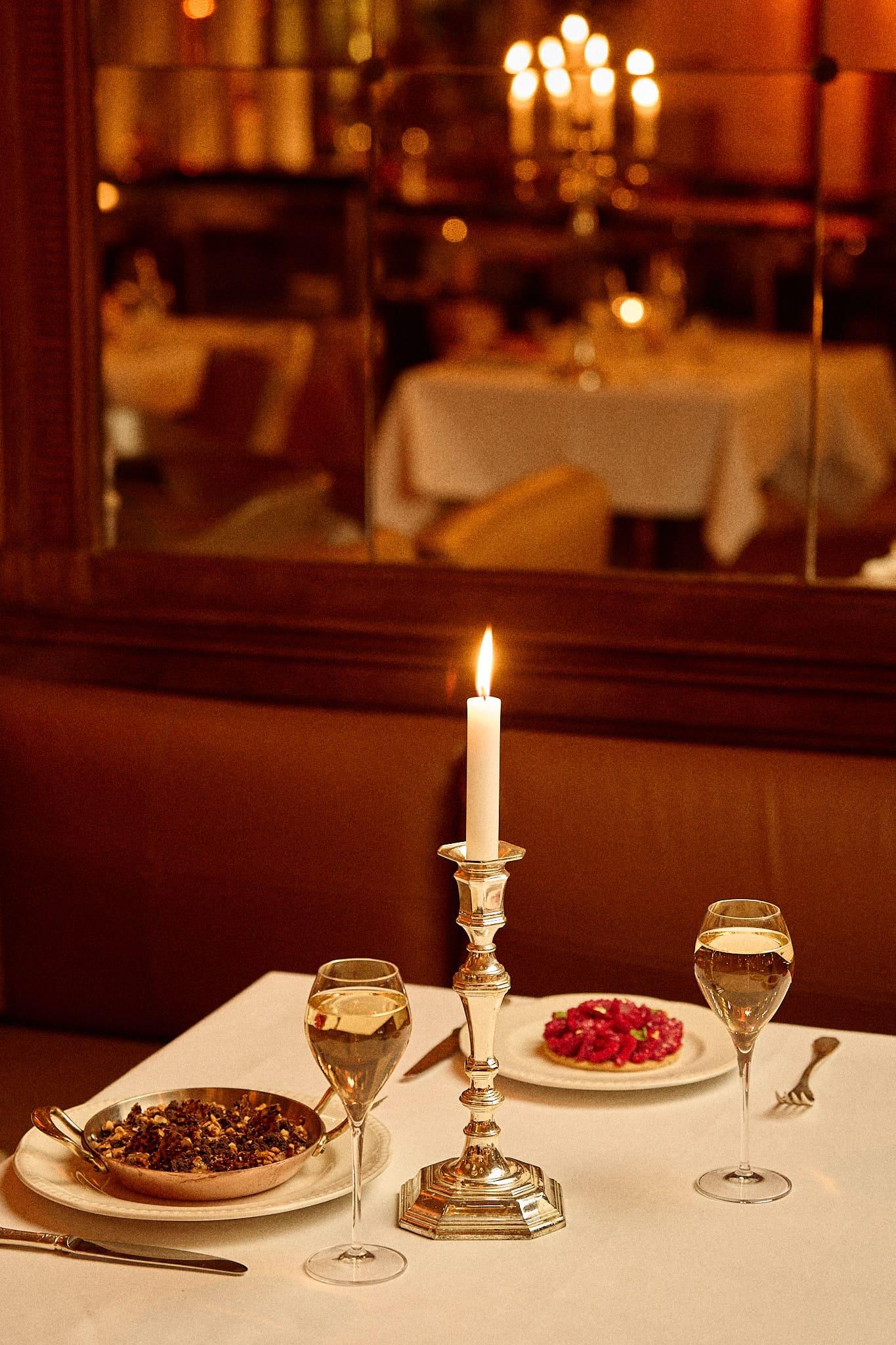 Un dîner à la chandelle dans le prestigieux restaurant La Belle Epoque © Barrière 