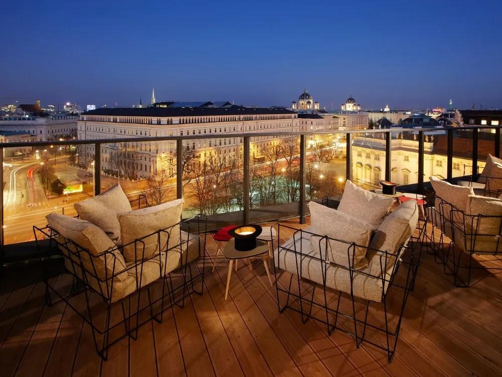 Que faire à Vienne ? Boire un verre sur le rooftop du © 25hours Hotel
