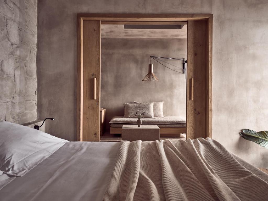 Une chambre dans l’hôtel de luxe en Crète © Acro Suites