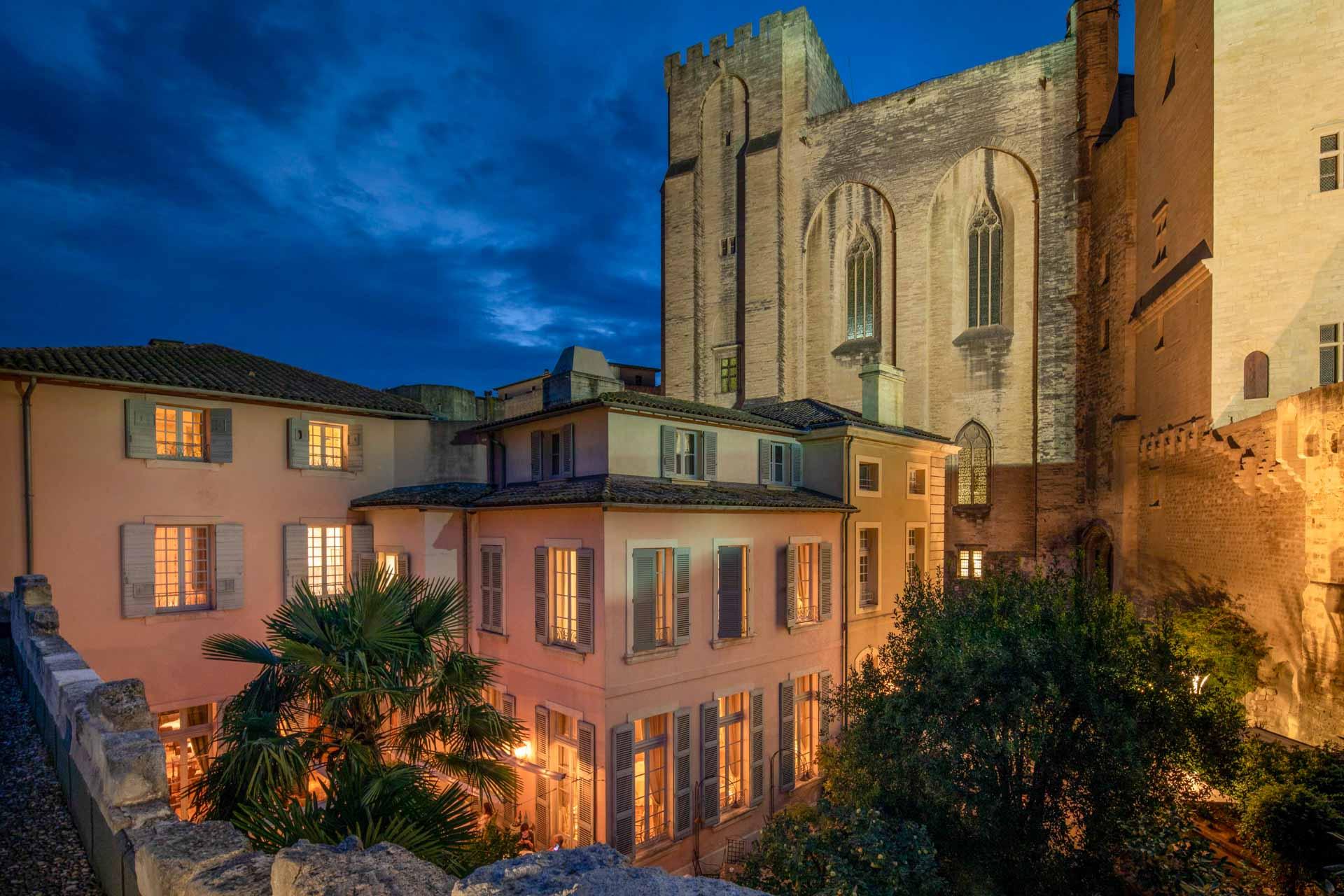 La Mirande, à l’ombre du Palais des Papes © Christophe Bielsa