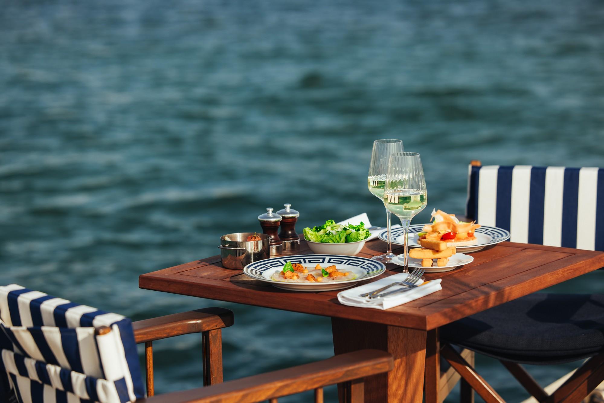 Dîner au bord de la mer © Barrière 