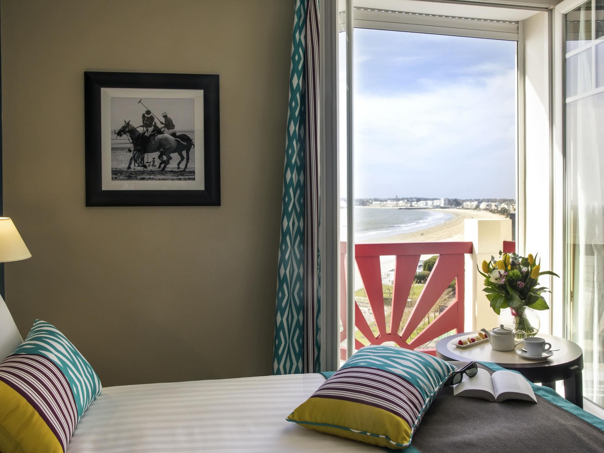 Une chambre avec balcon vue mer © All Accor
