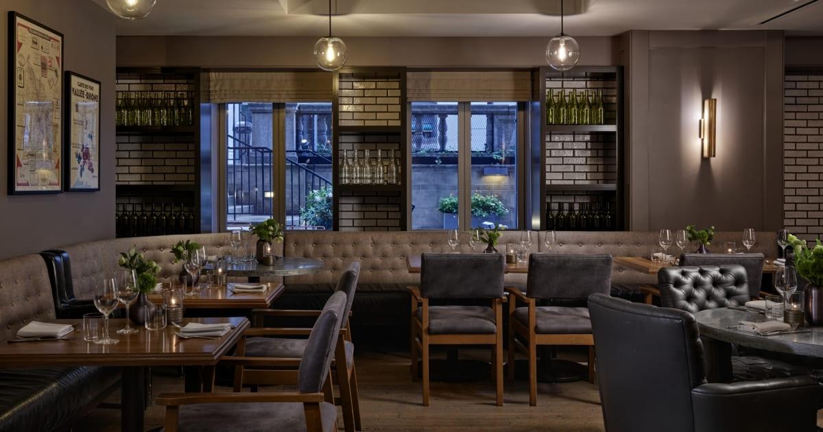 Dîner au restaurant de l’hôtel © AKA Back Bay