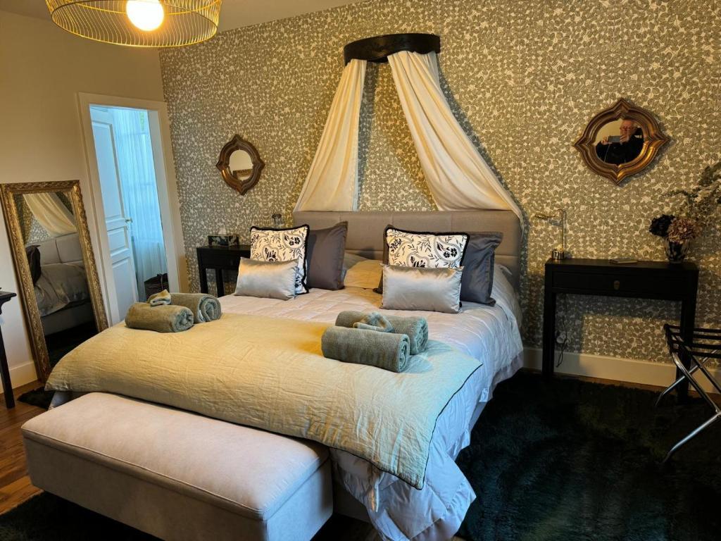 Une chambre dans la villa © Eleonore Merlin  Une chambre dans la villa © Eleonore Merlin