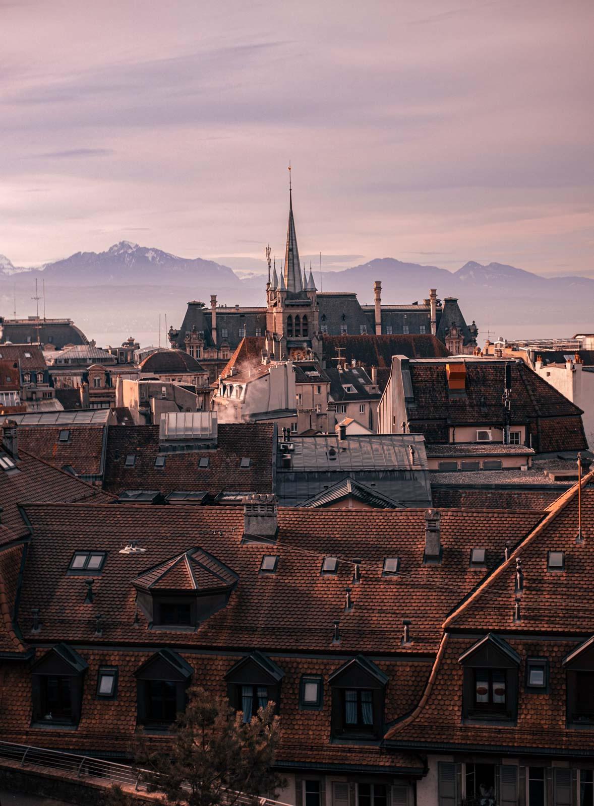 La ville de Lausanne au bord du lac Léman © Ivan Guerrero