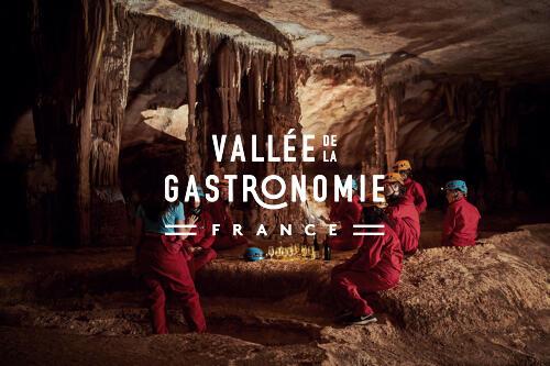 Speleoenologie dans la Grotte Saint Marcel © Cherrystone