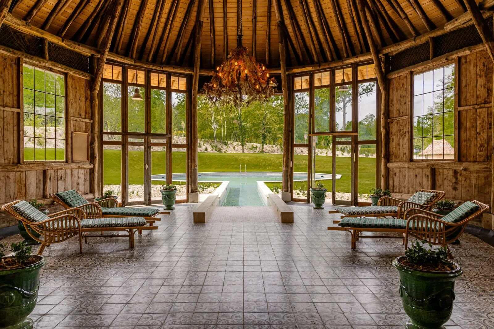La piscine extérieure © Abbaye des Vaux de Cernay