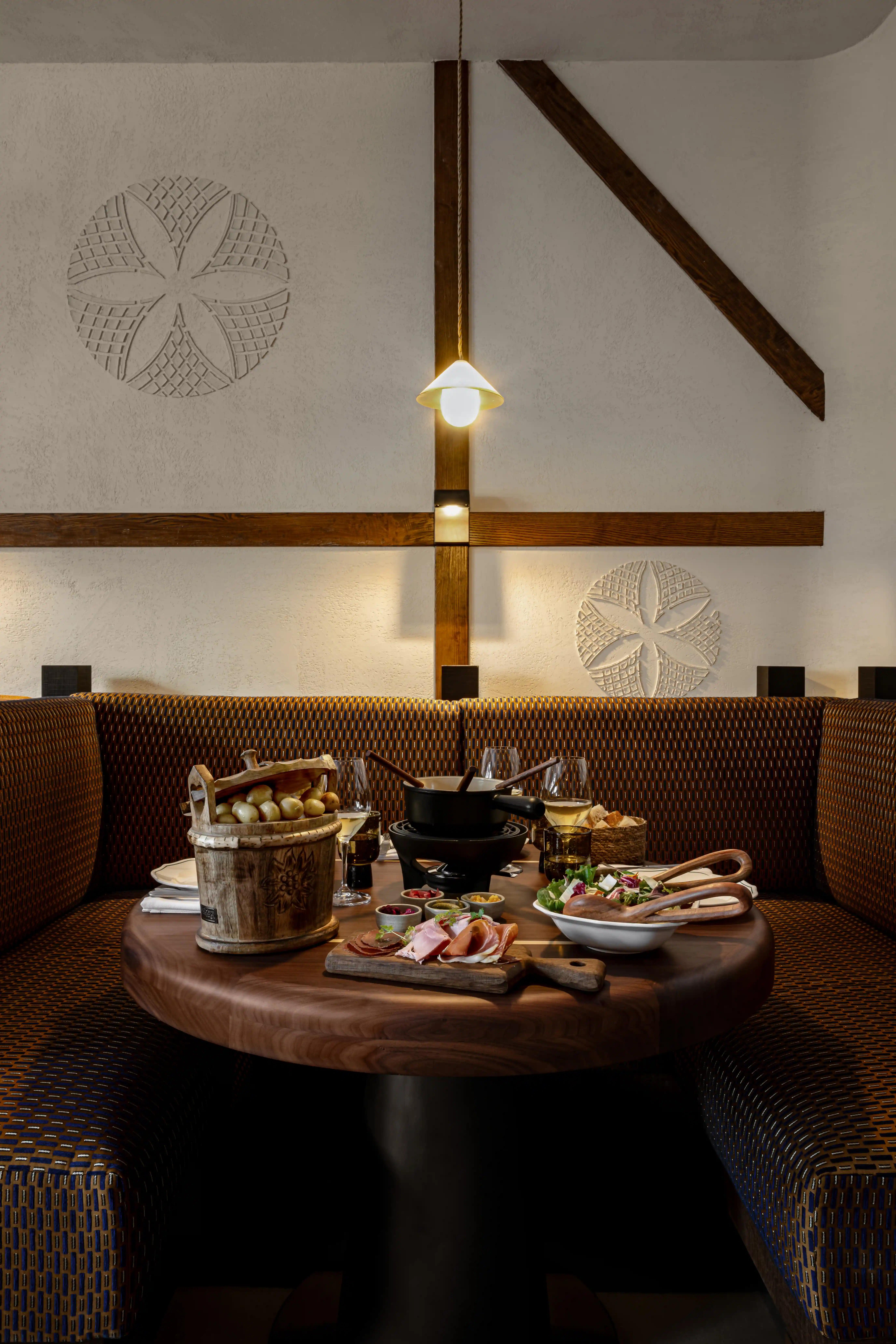 Le Aiglon, un des restaurants en Val-d’Isère © L’Expérimental Le Aiglon, un des restaurants en Val-d’Isère © L’Expérimental