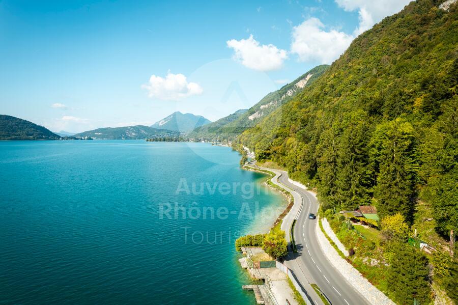 Le lac d’Annecy © B. Becker/Auvergne-Rhône-Alpes Tourisme