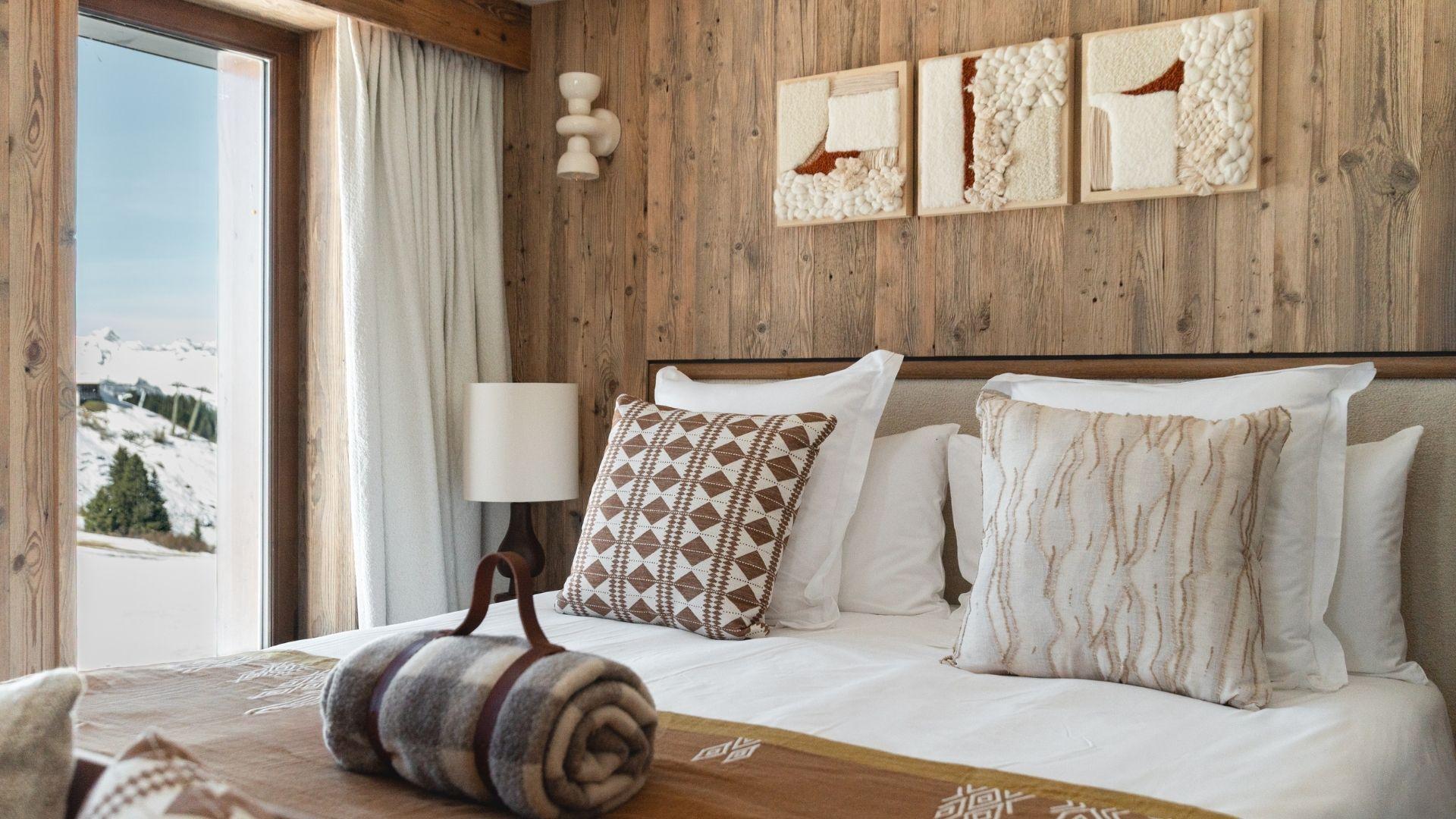 Une chambre de l’hôtel de luxe à Megève © lerefugechezlatante