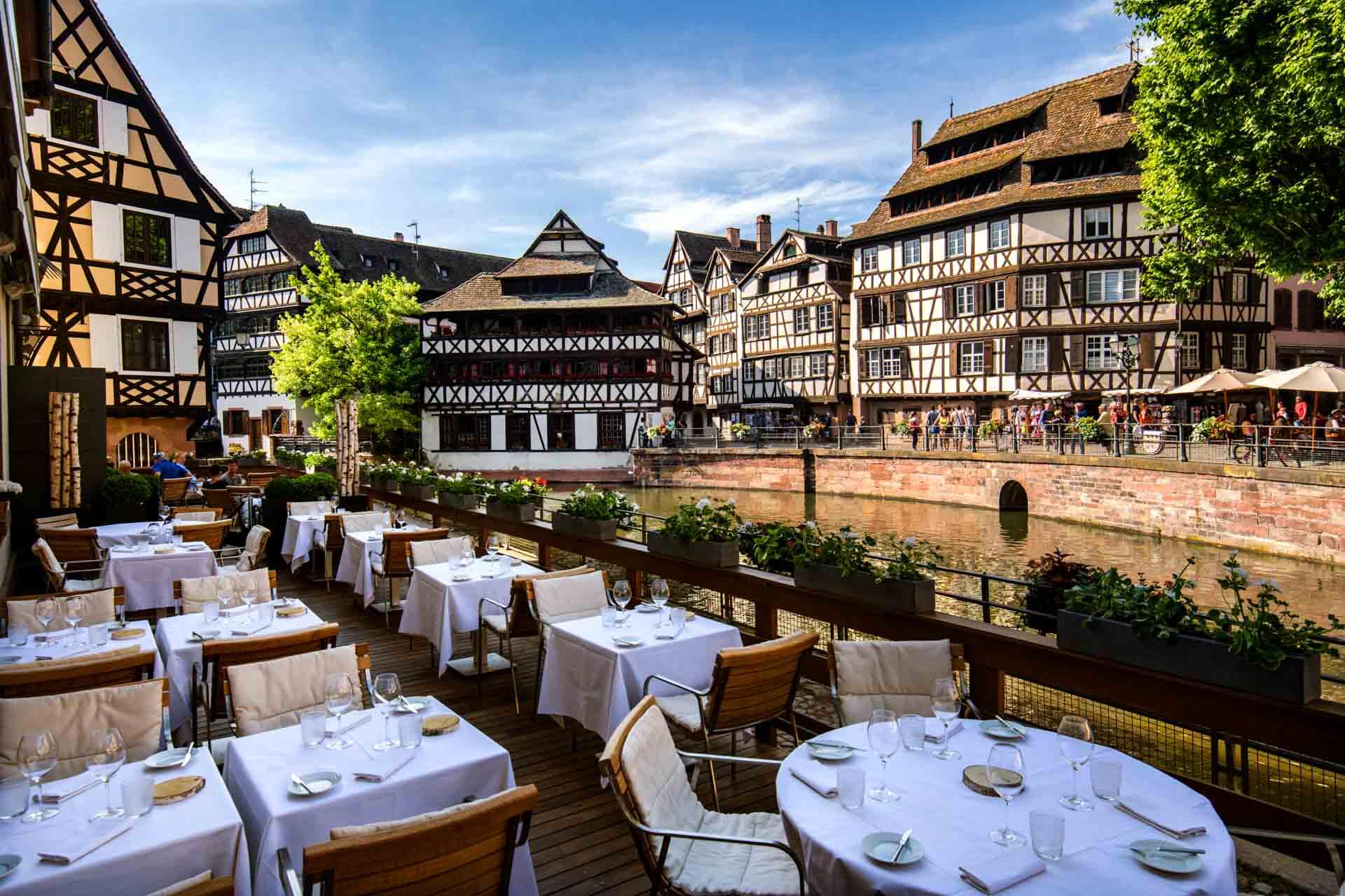 Terrasse du restaurant Le Pont Tournant © Z.Vardon 