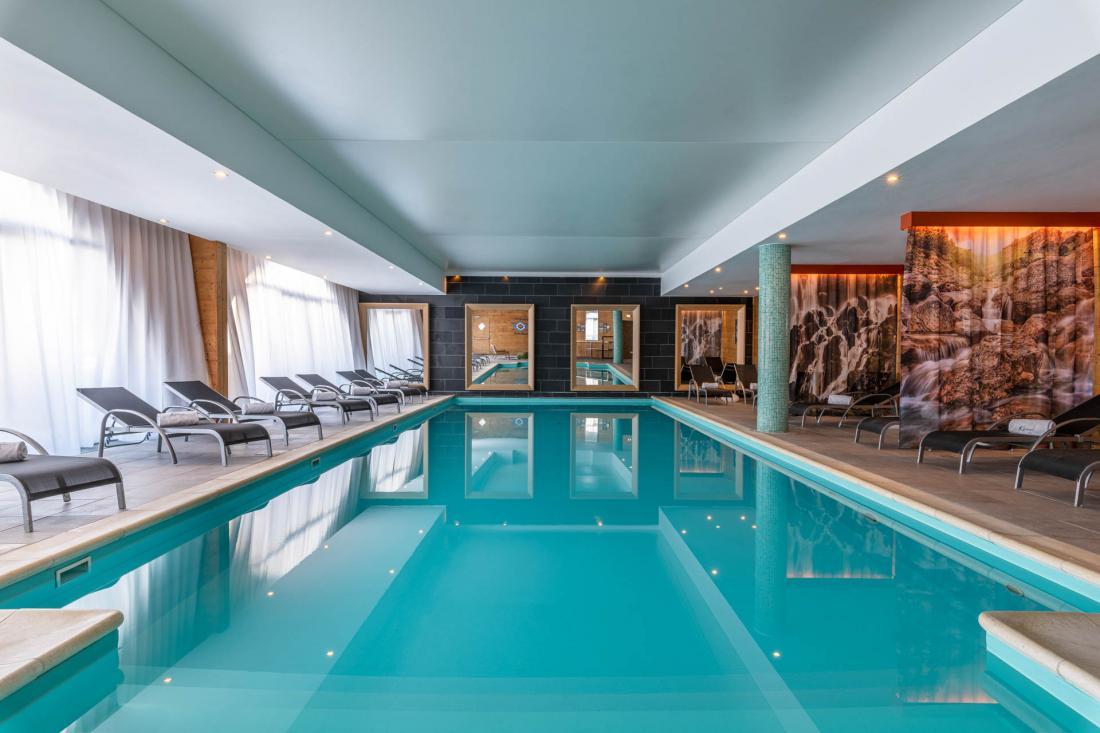 La piscine intérieure de l’hôtel © Chalet Hôtel Kaya
