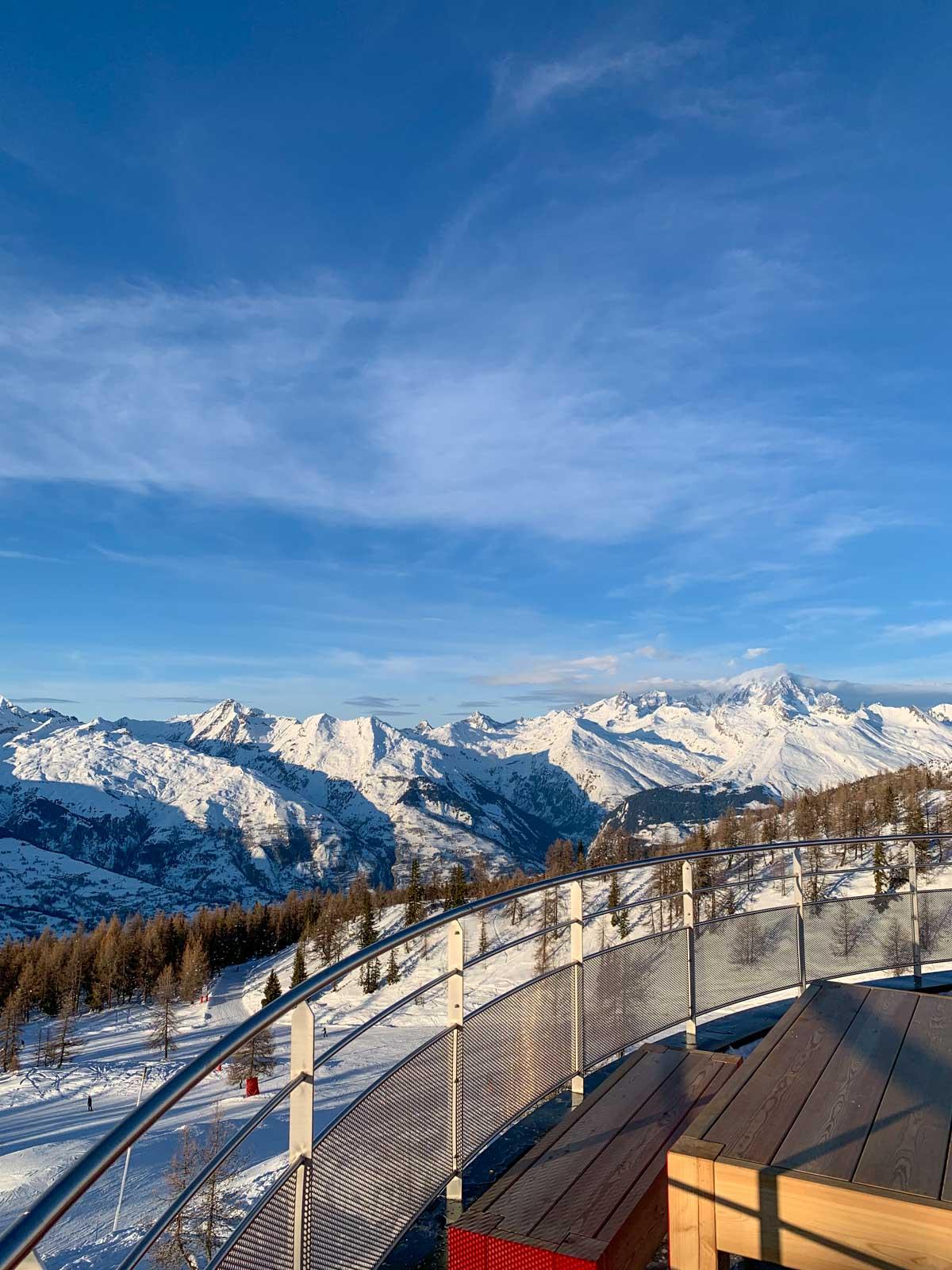La station est un vrai balcon sur les Alpes, avec le Mont-Blanc en ligne de mire © YONDER.fr/PG