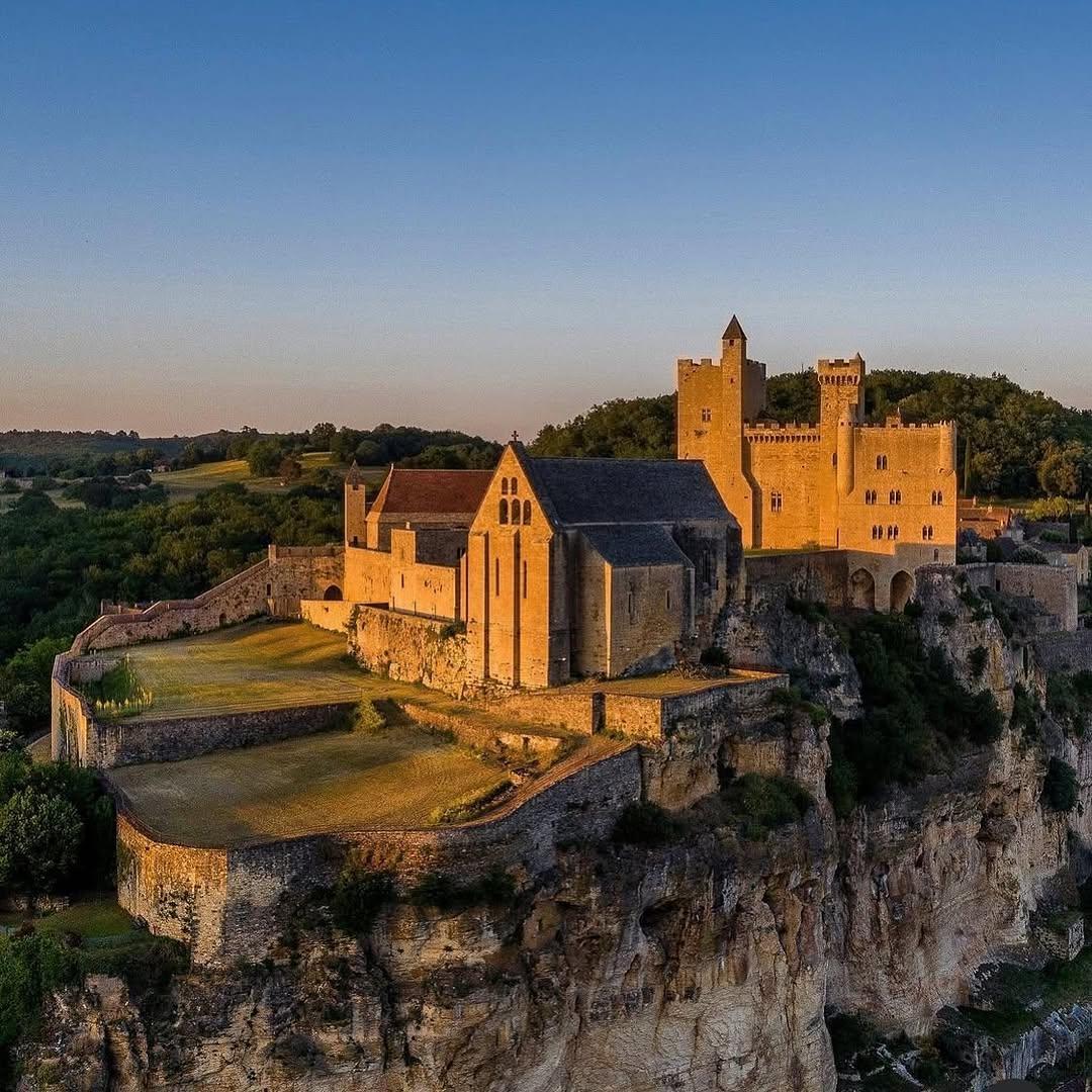 À Sarlat, le Château de Beynac © sarlattourisme