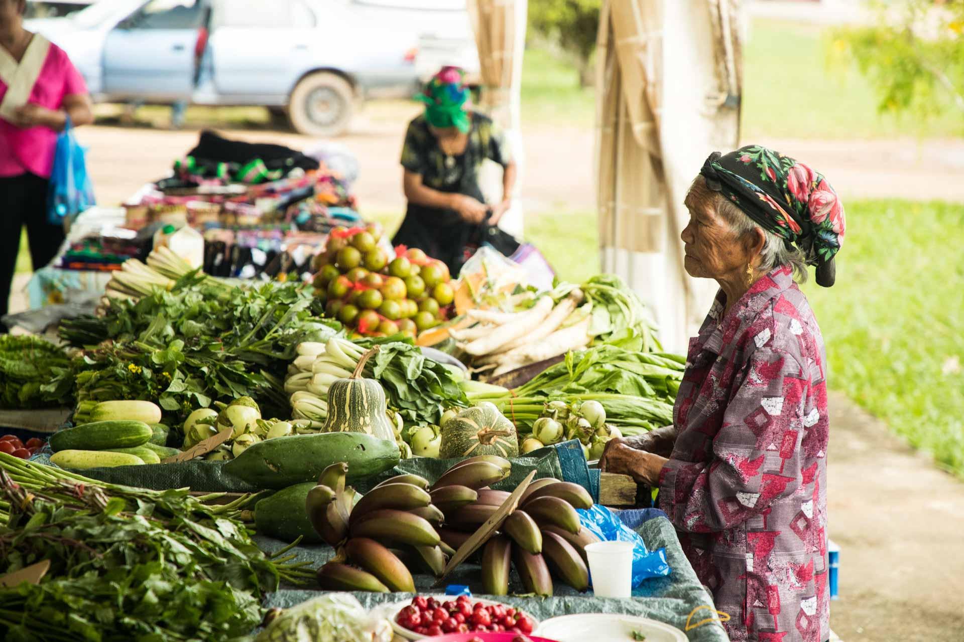 Les marchés en Guyane, carrefours de communautés © Wladimir Kinnoo