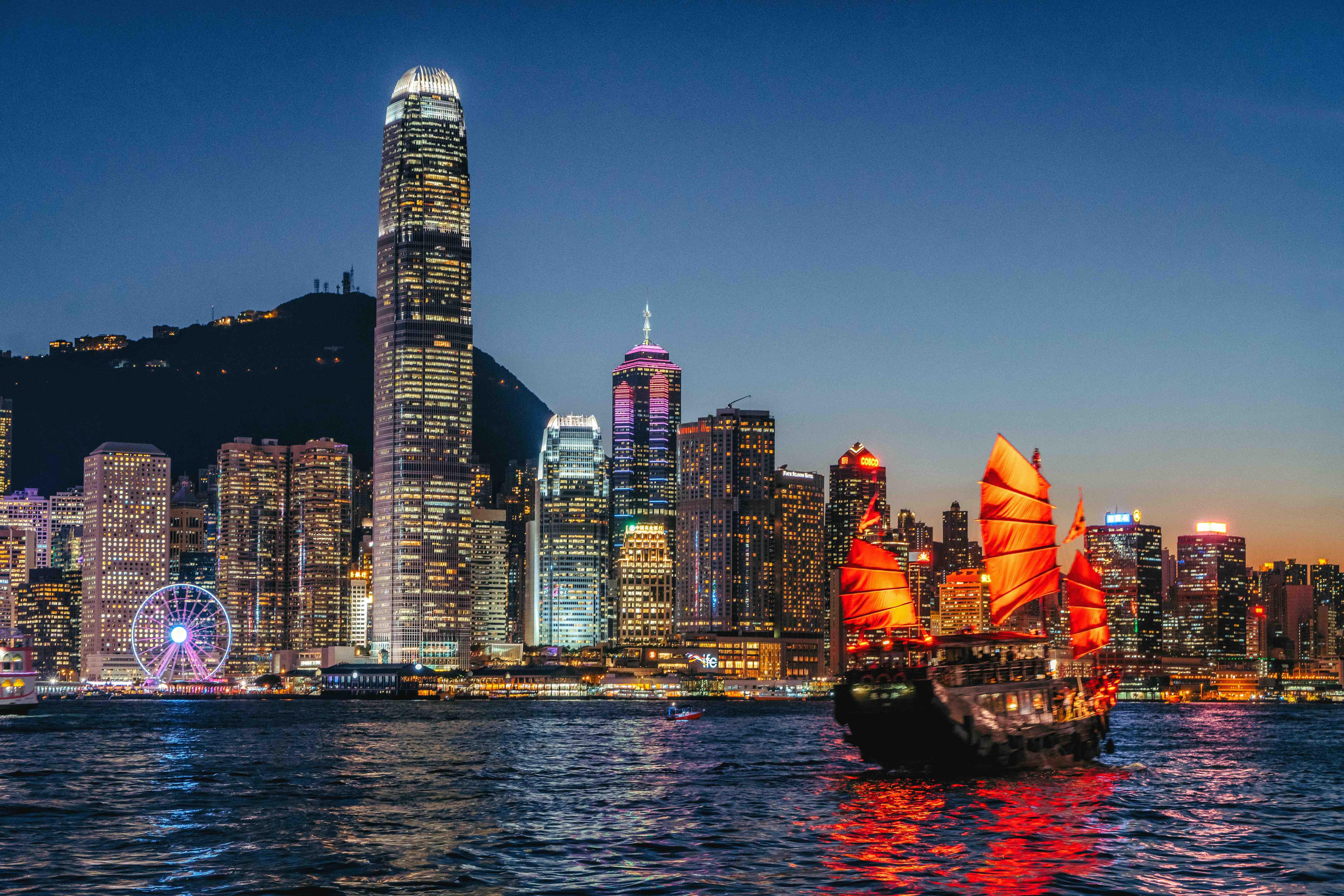 Baie de Hong Kong by night © Hong Kong Tourism Board 