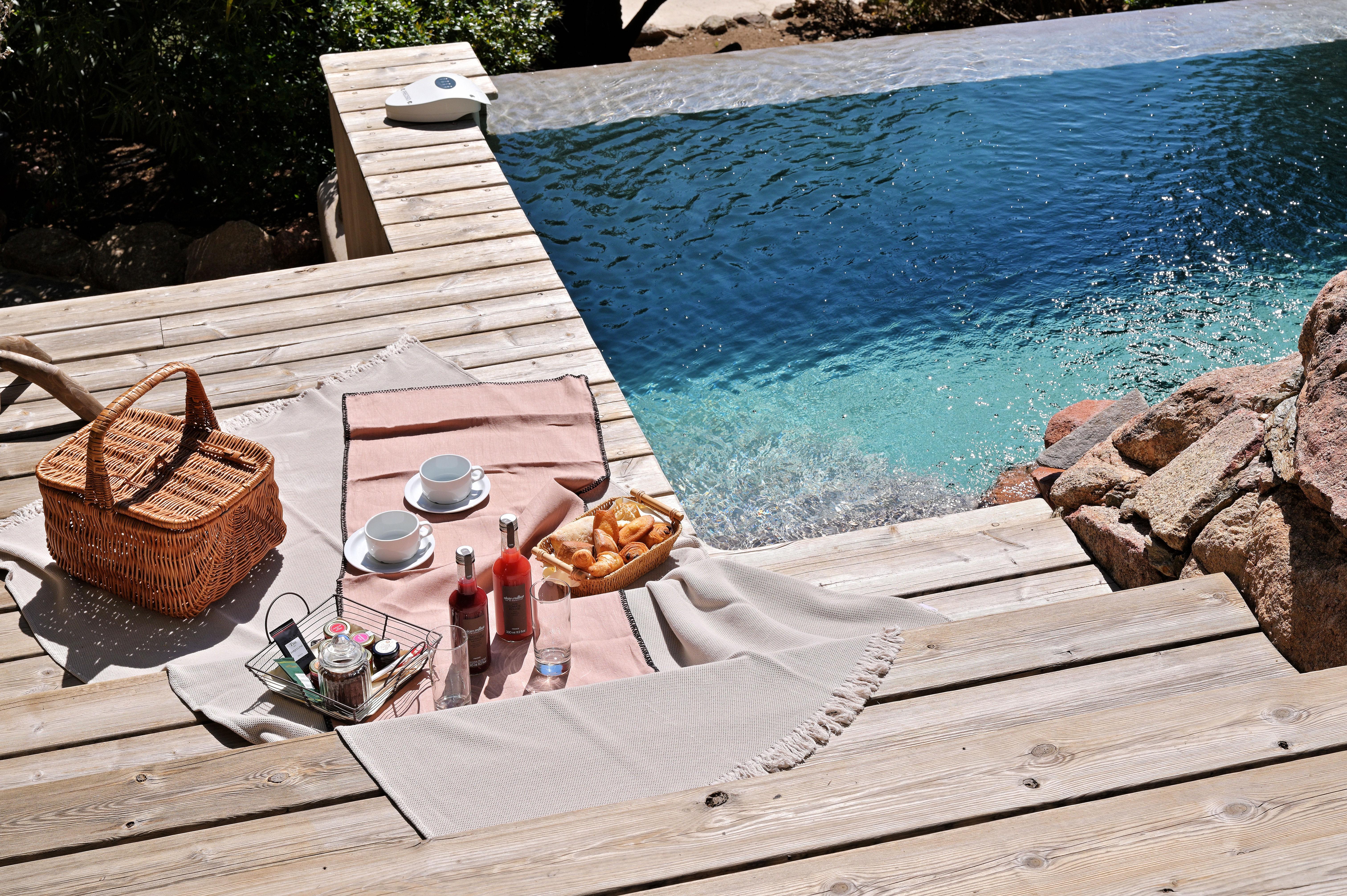 Un moment détente dans des logements privés © Stef Bravin 