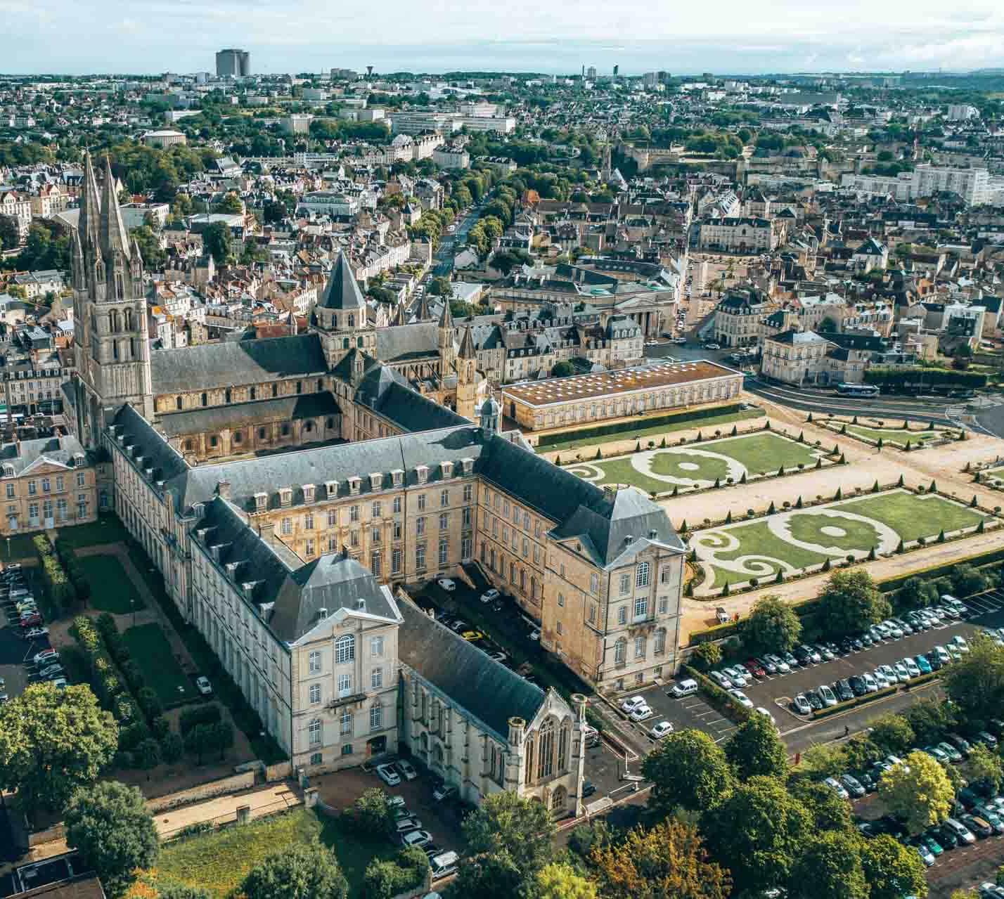 L’Abbaye aux Hommes à Caen © Les Droners