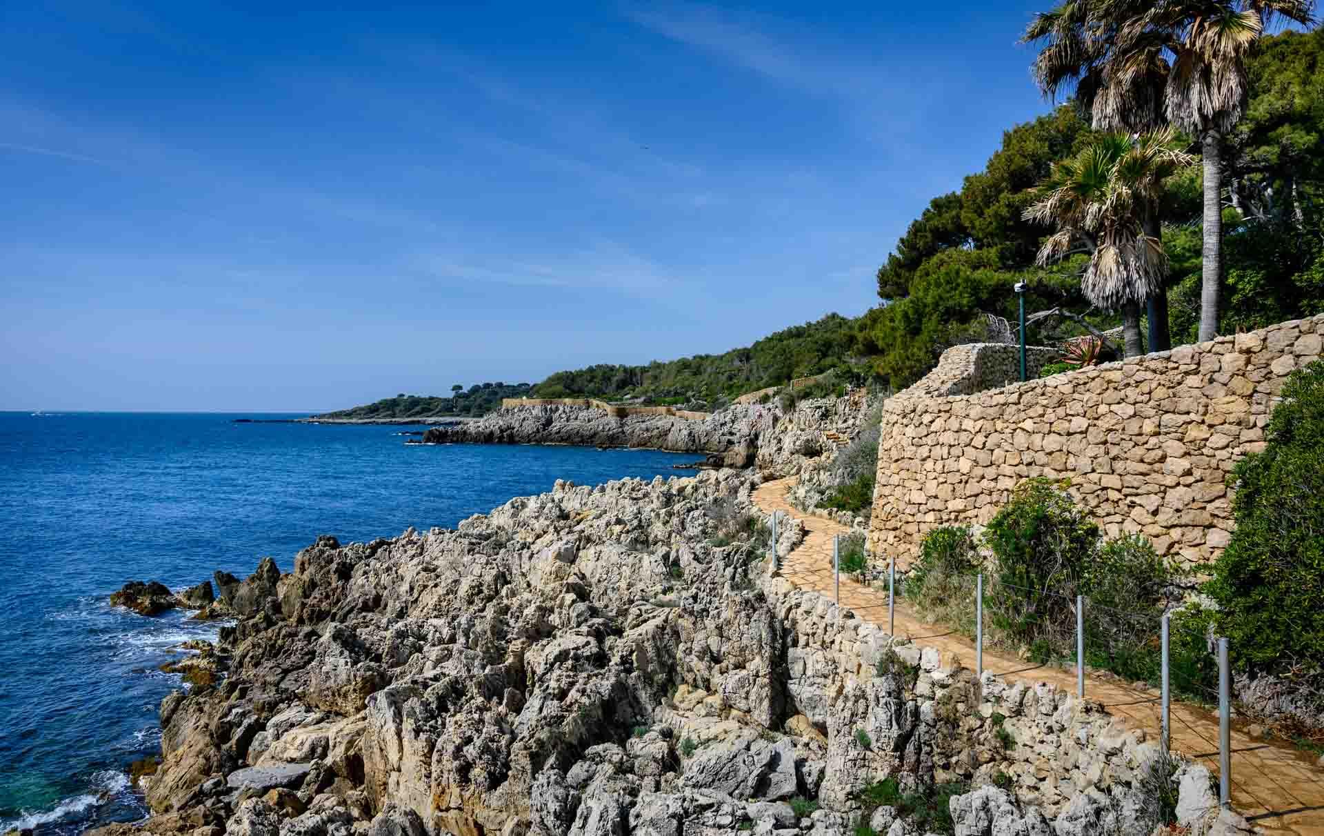 Les remparts d’Antibes © AdobeStock