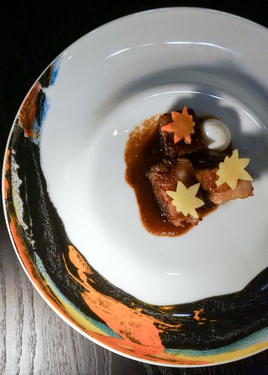 Akira Back au Prince de Galles Paris | « 48 Hours Short Rib » © MB|YONDER.fr