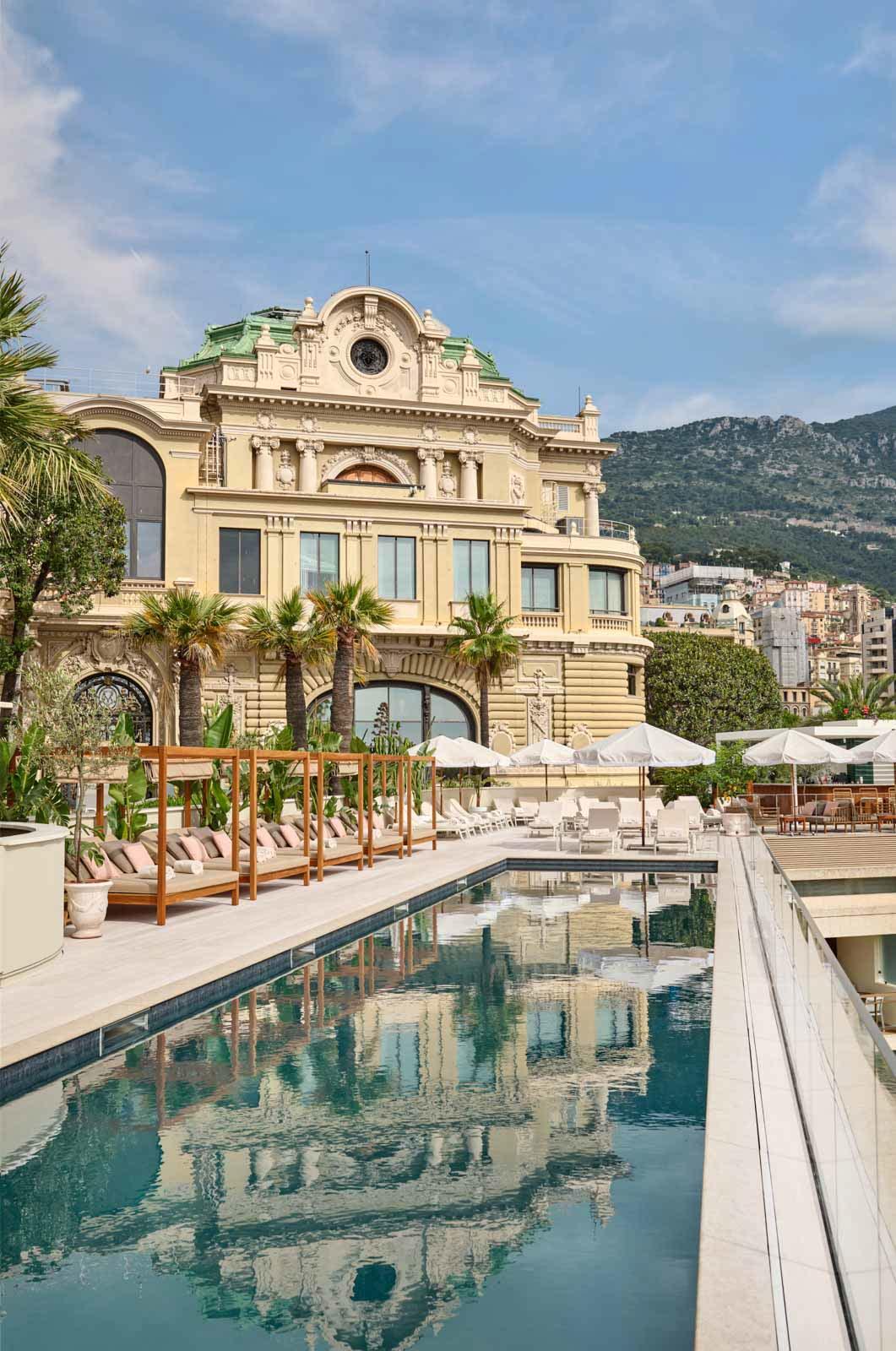 Amù by the pool © Anthony Parkinson
