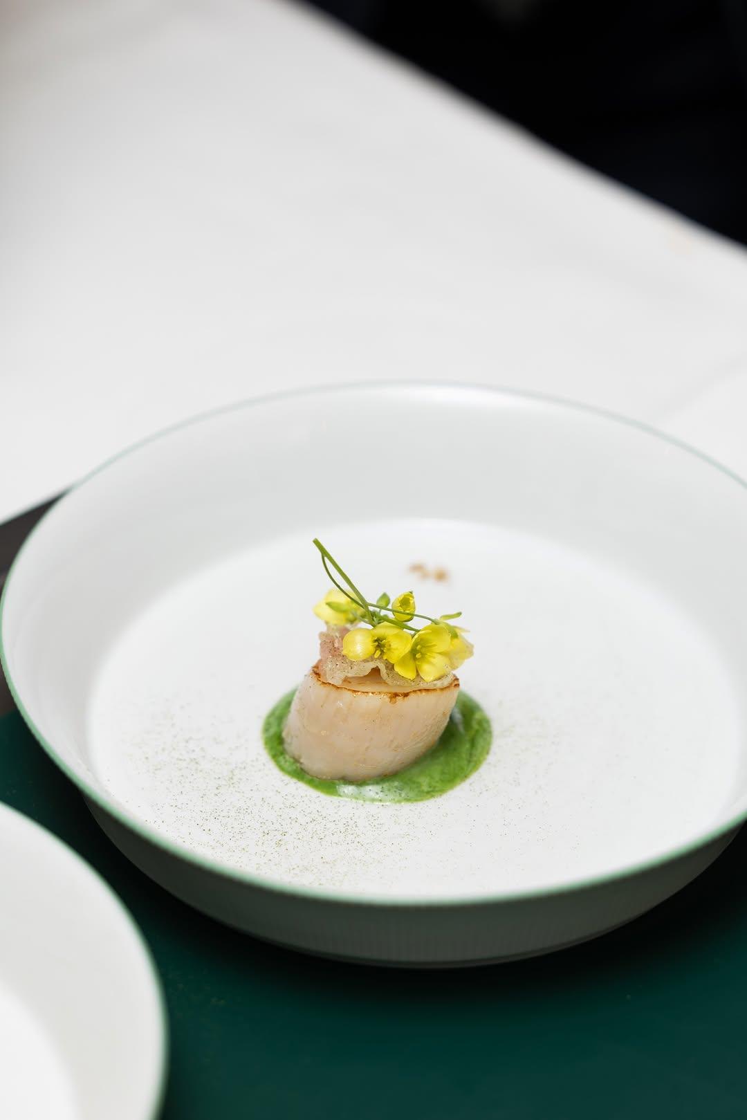 Andrea Capasso nous accueille dans son restaurant chic à Paris © makimanoukian