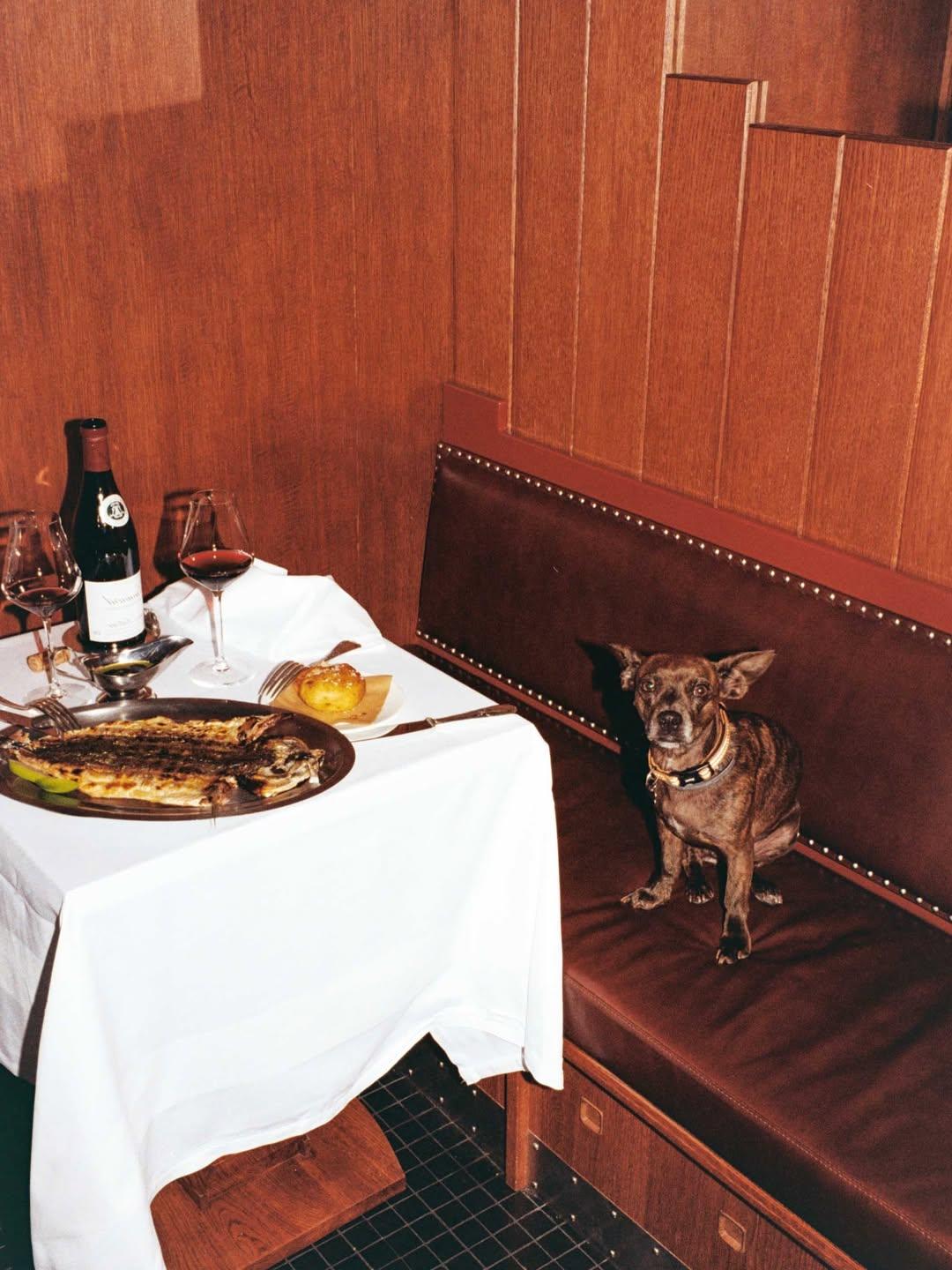 Une table du restaurant © Arcane 17