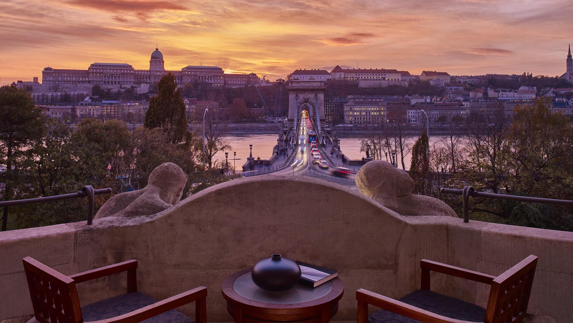 L’hôtel sur les rives du Danube © Four Seasons