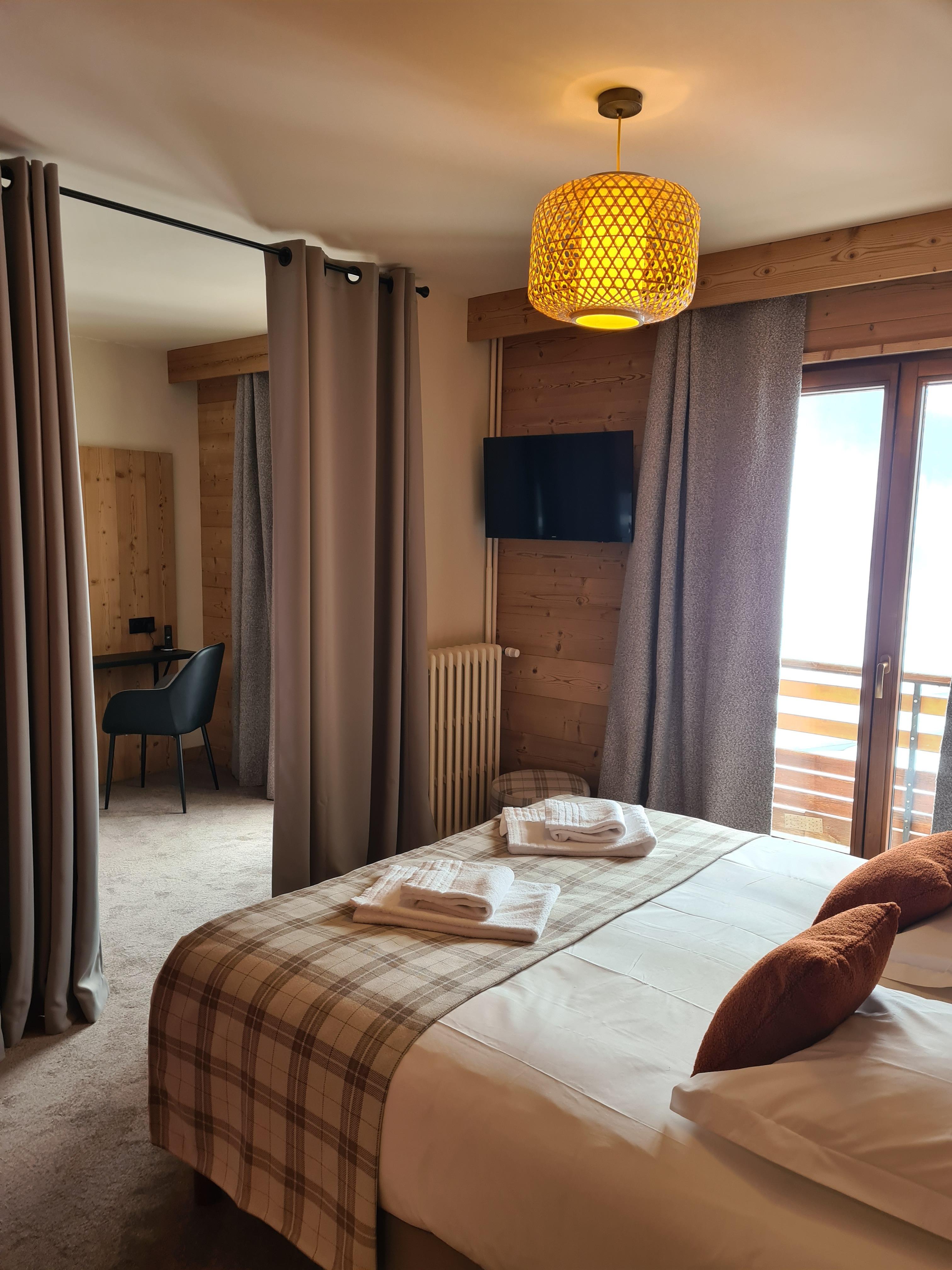 Une chambre du chalet dans les Alpes © Casa Moho 