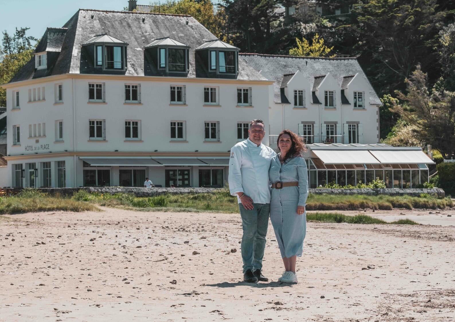 Charlotte et Yoann à la tête de l’établissement © Hôtel de la Plage 
