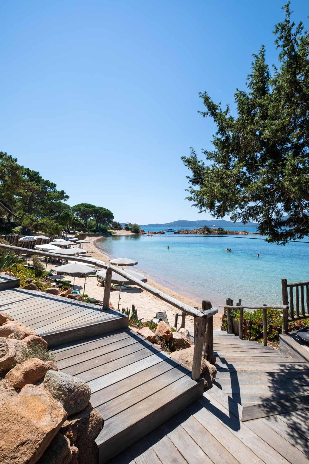 La plage privée de l’hôtel © Camille Moirenc 