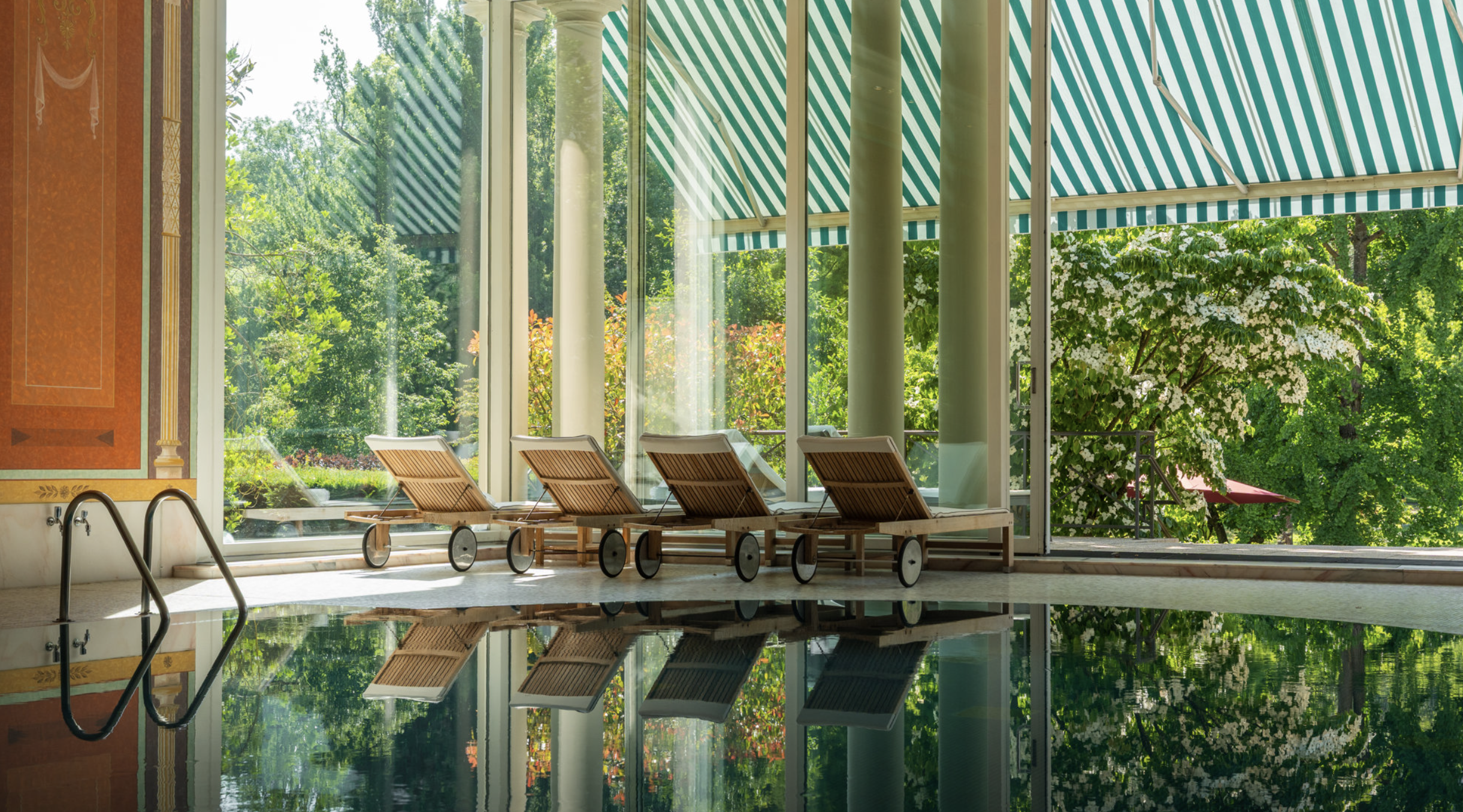 Piscine intérieure © Villa Stéphanie Spa & Wellbeing