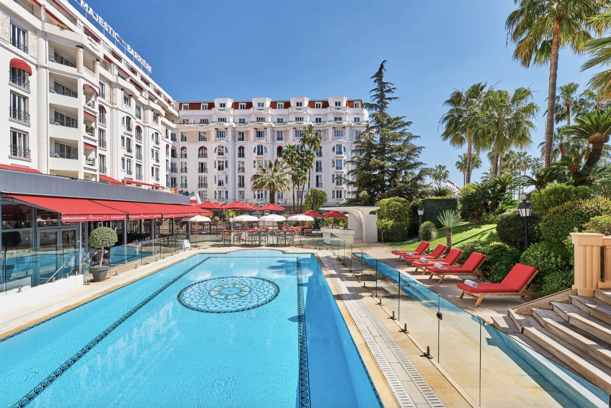 Piscine extérieure du Majestic © Hôtel Barrière Le Majestic Cannes