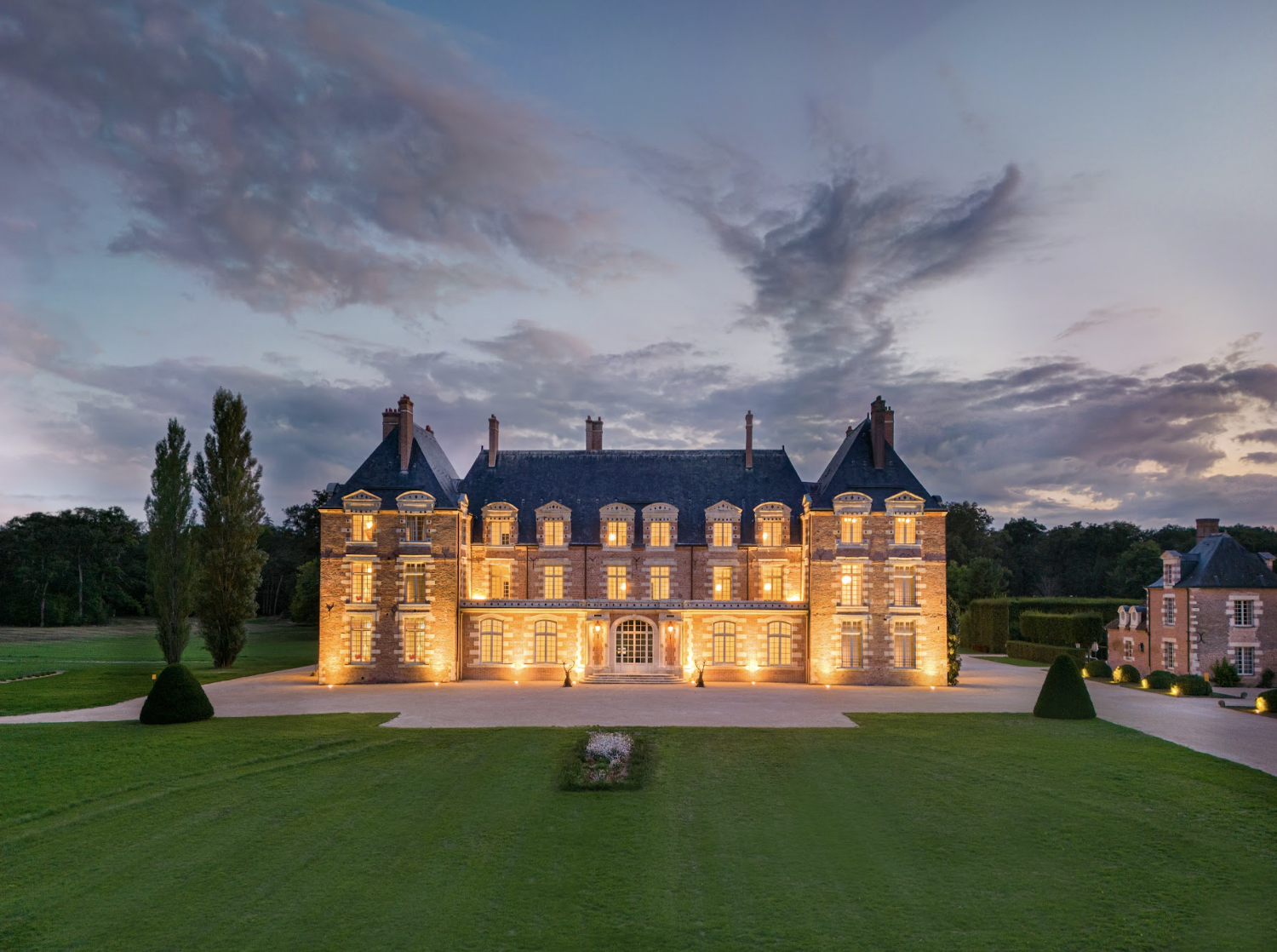 Vue de nuit du château © La Borde en Sologne