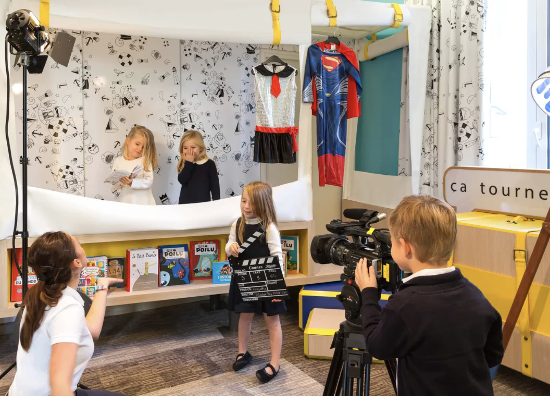 Un atelier cinéma pour les enfants La façade de l’hôtel © Le Majestic Cannes Barrière