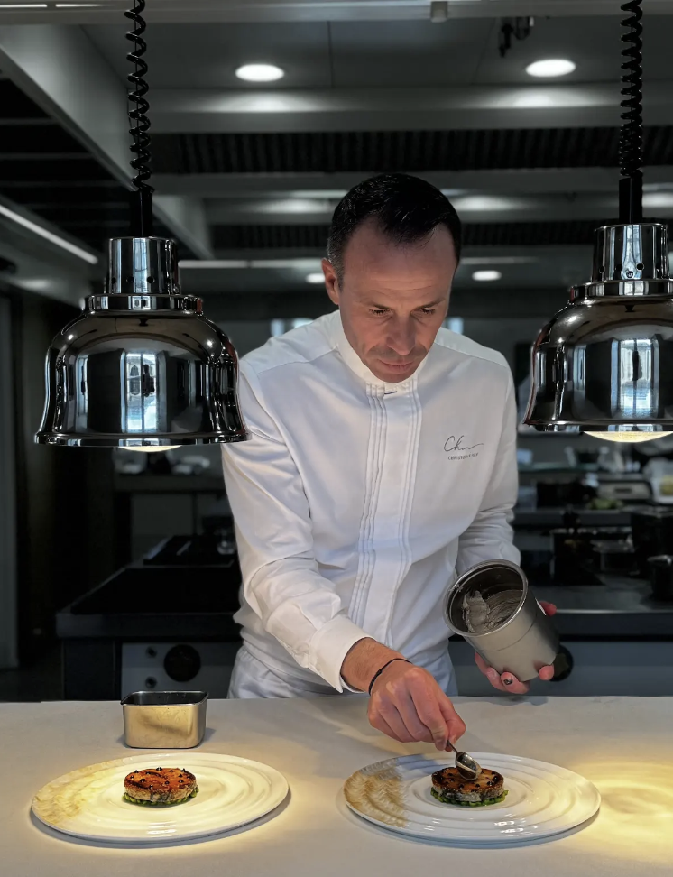 Le chef Christophe Hay dans ses cuisines à Fleur de Loire © Fleur de Loire