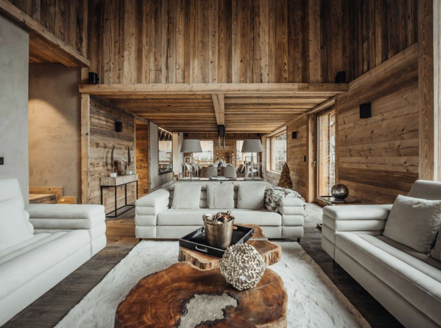 Le salon du Chalet Larbotam à Megève © Les Chalets des fermes