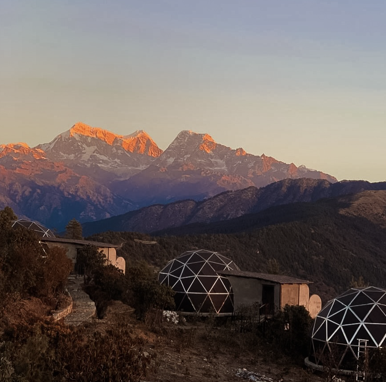 Les suites-dômes © Kunda Himalayan Resort