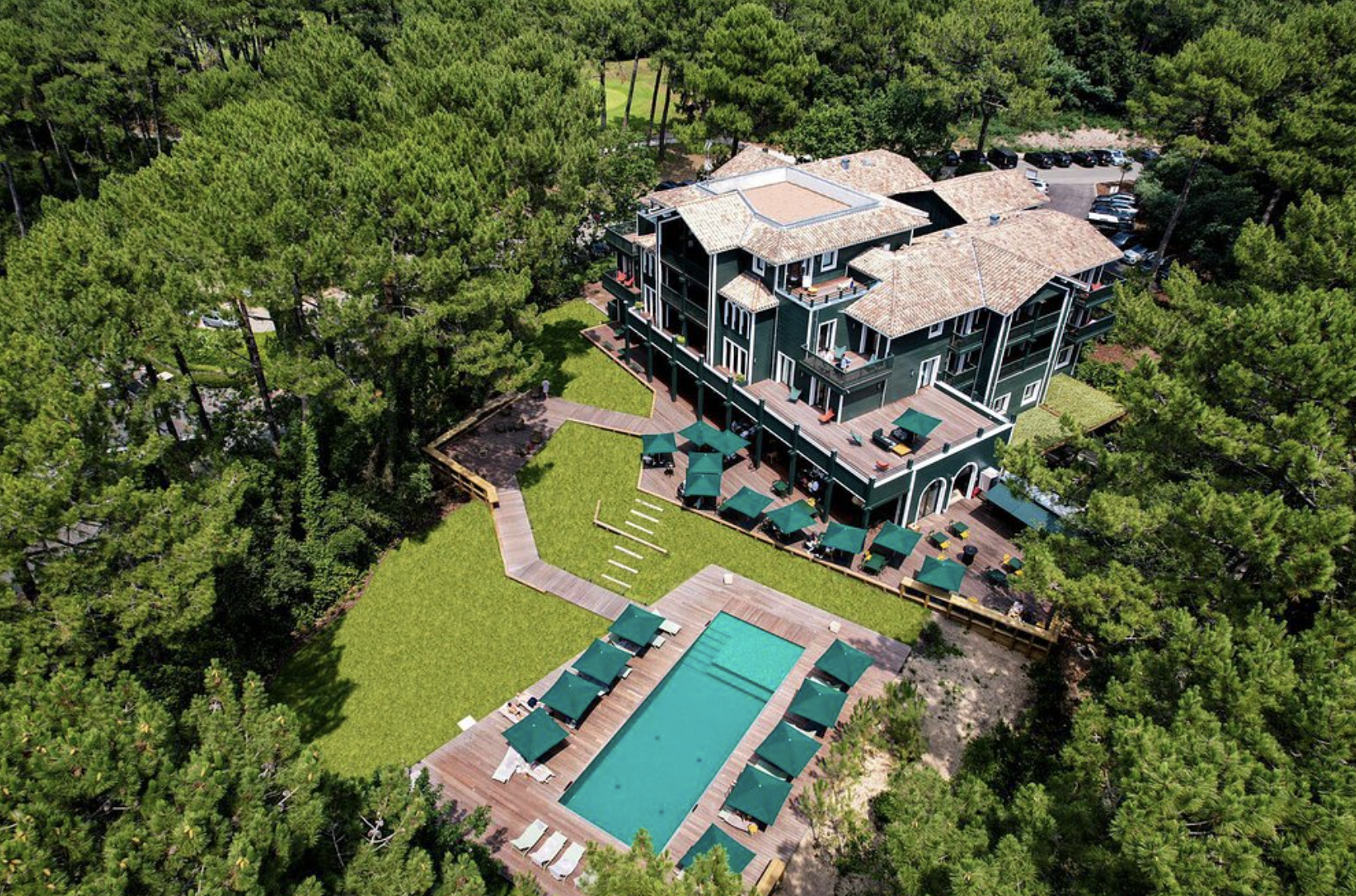 Vue du ciel de l’hôtel idéal pour un mariage dans le Sud Ouest © Fontenille Collection