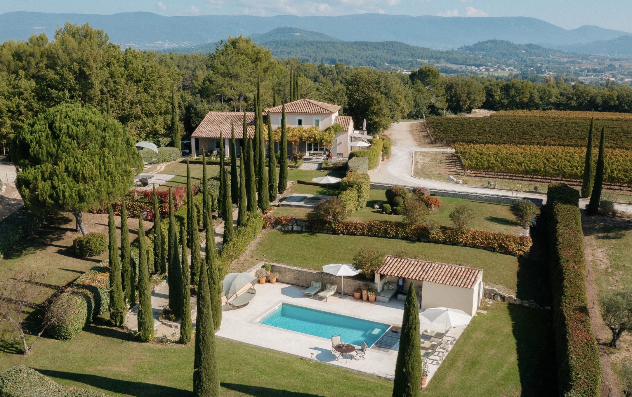 L’hôtel au coeur de la campagne luberonnaise © Coquillade