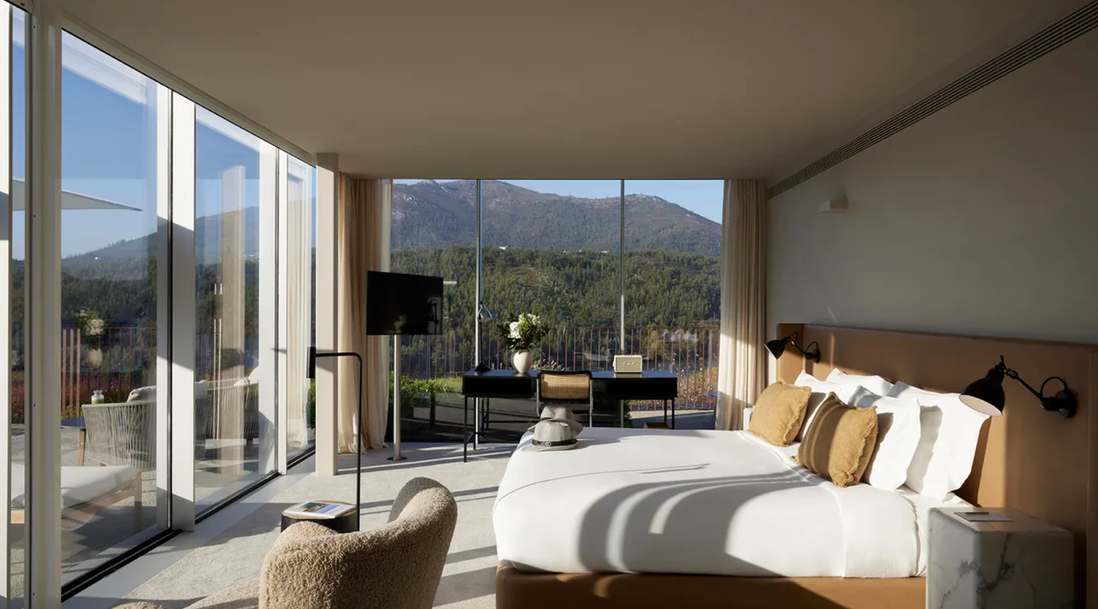 Une des suites de l’hôtel face à la vallée du Douro © Octant Douro