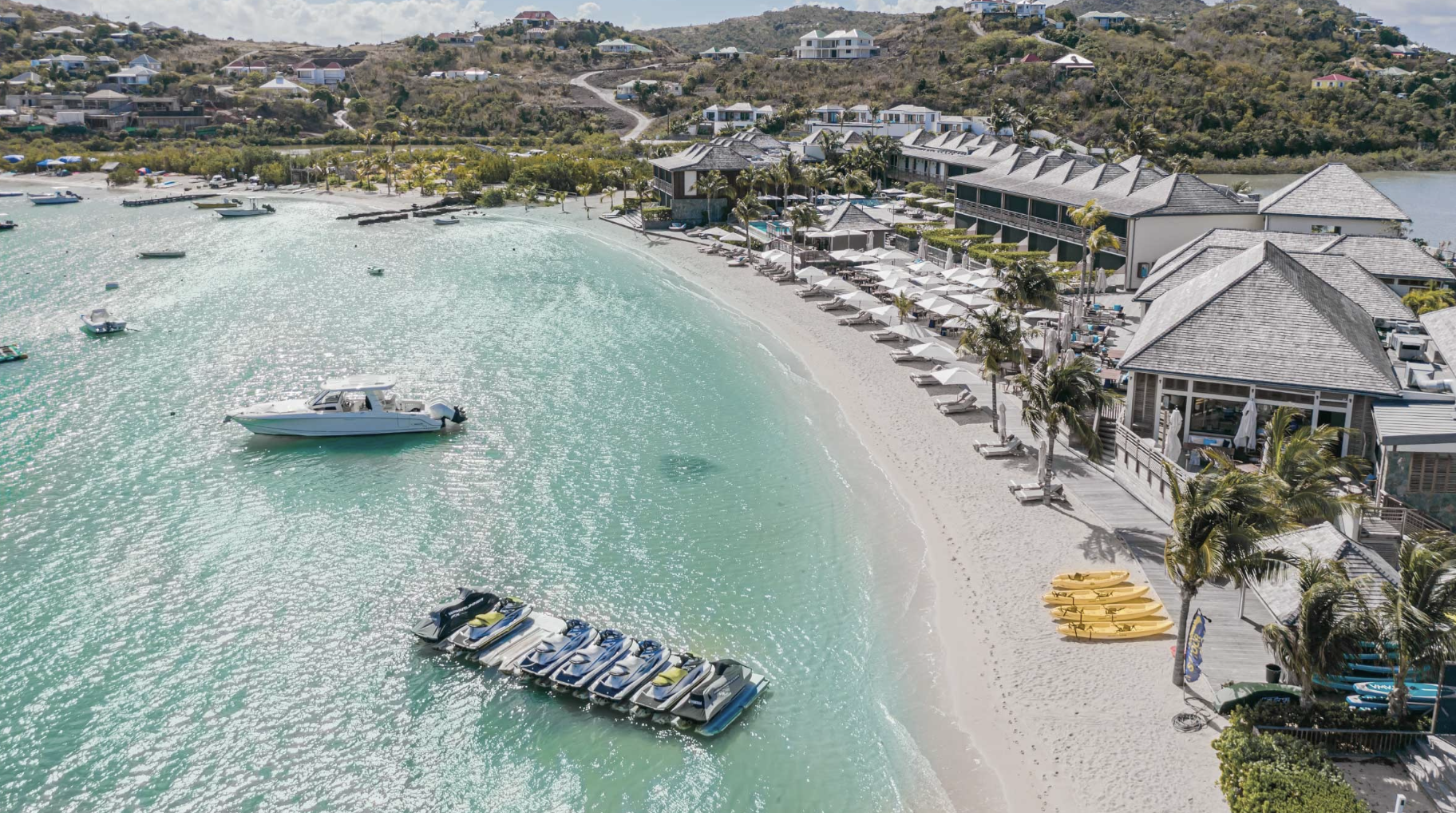 L’hôtel les pieds dans l’eau, idéal pour les familles © Le Barthélémy Hôtel & Spa