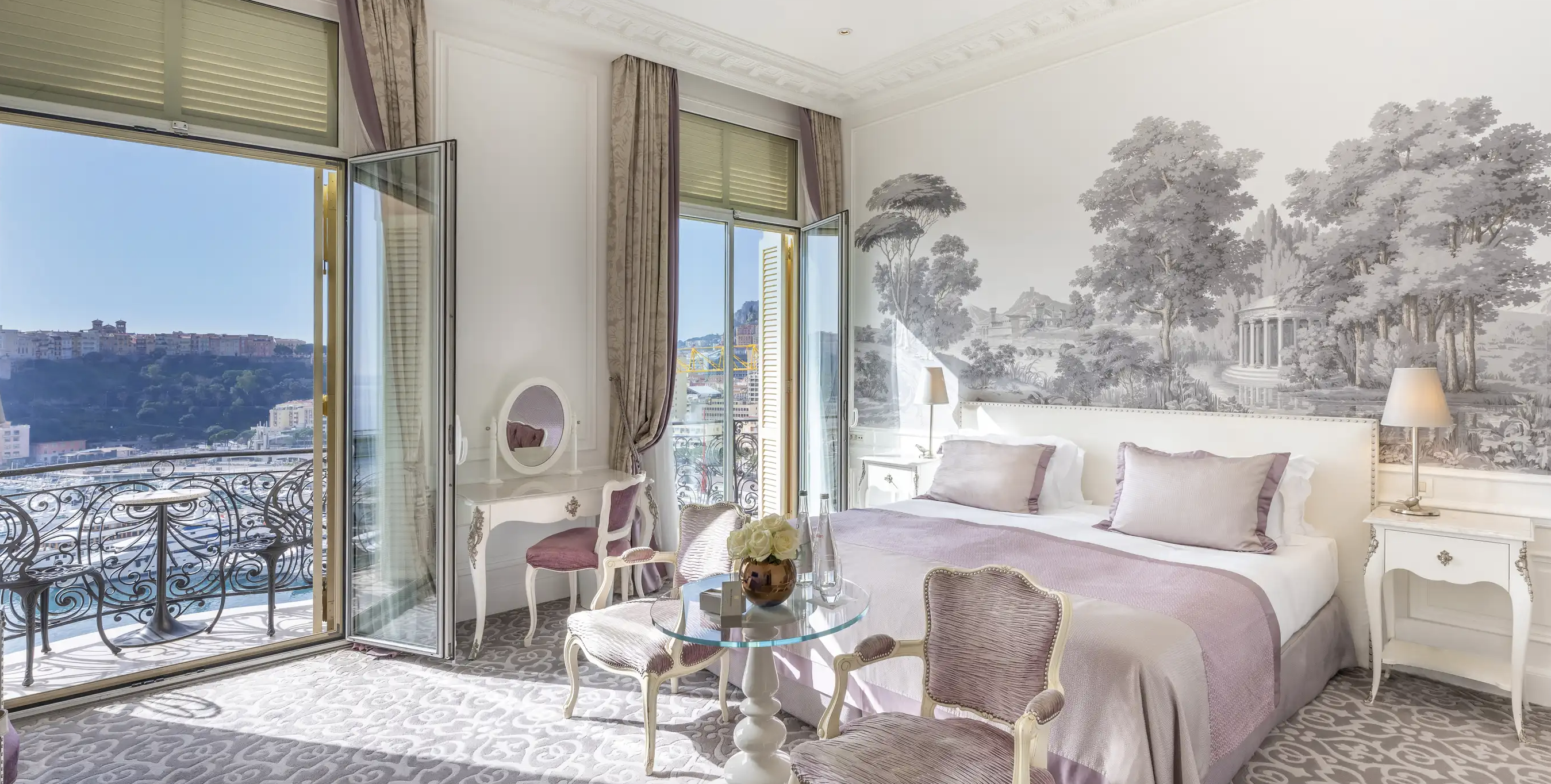 Une chambre de l’hôtel donnant sur la mer à Monaco © Hôtel Hermitage Monte-Carlo