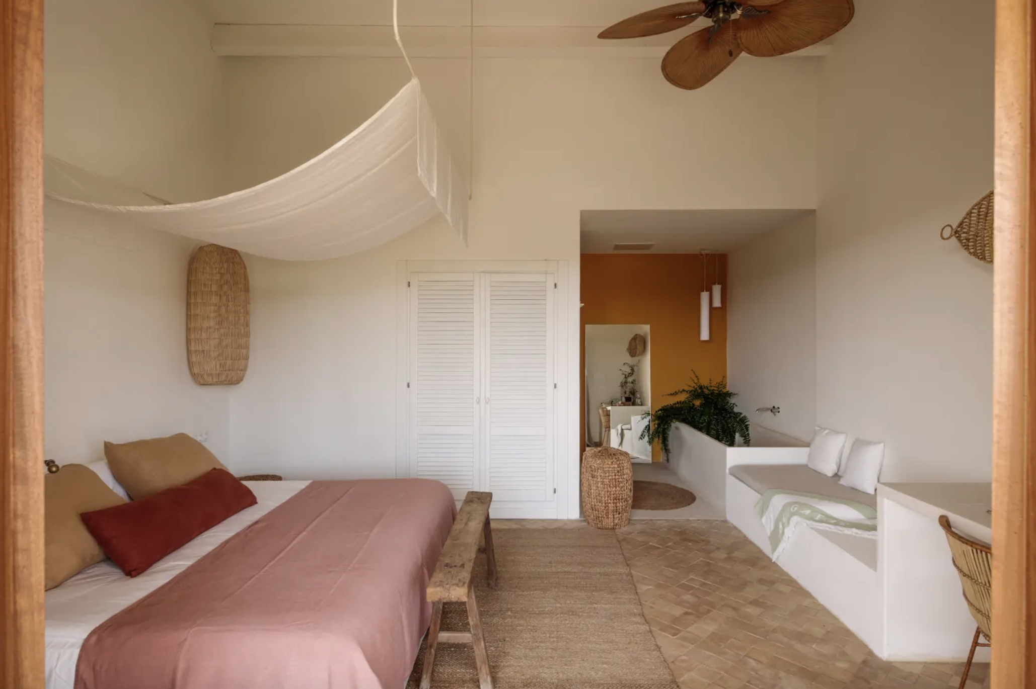 Une des chambres de l’hôtel © Amagatay Menorca