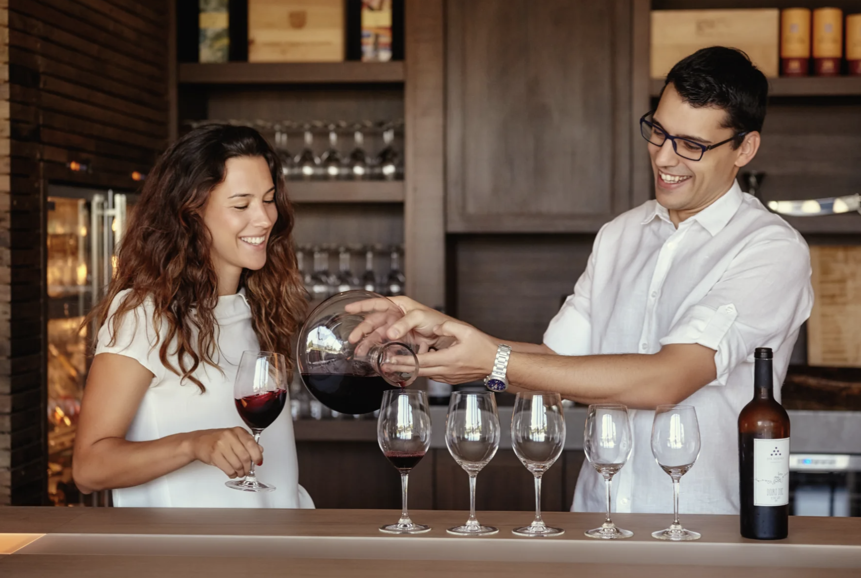 Une dégustation de vin à l’hôtel © Six Senses Douro Valley 