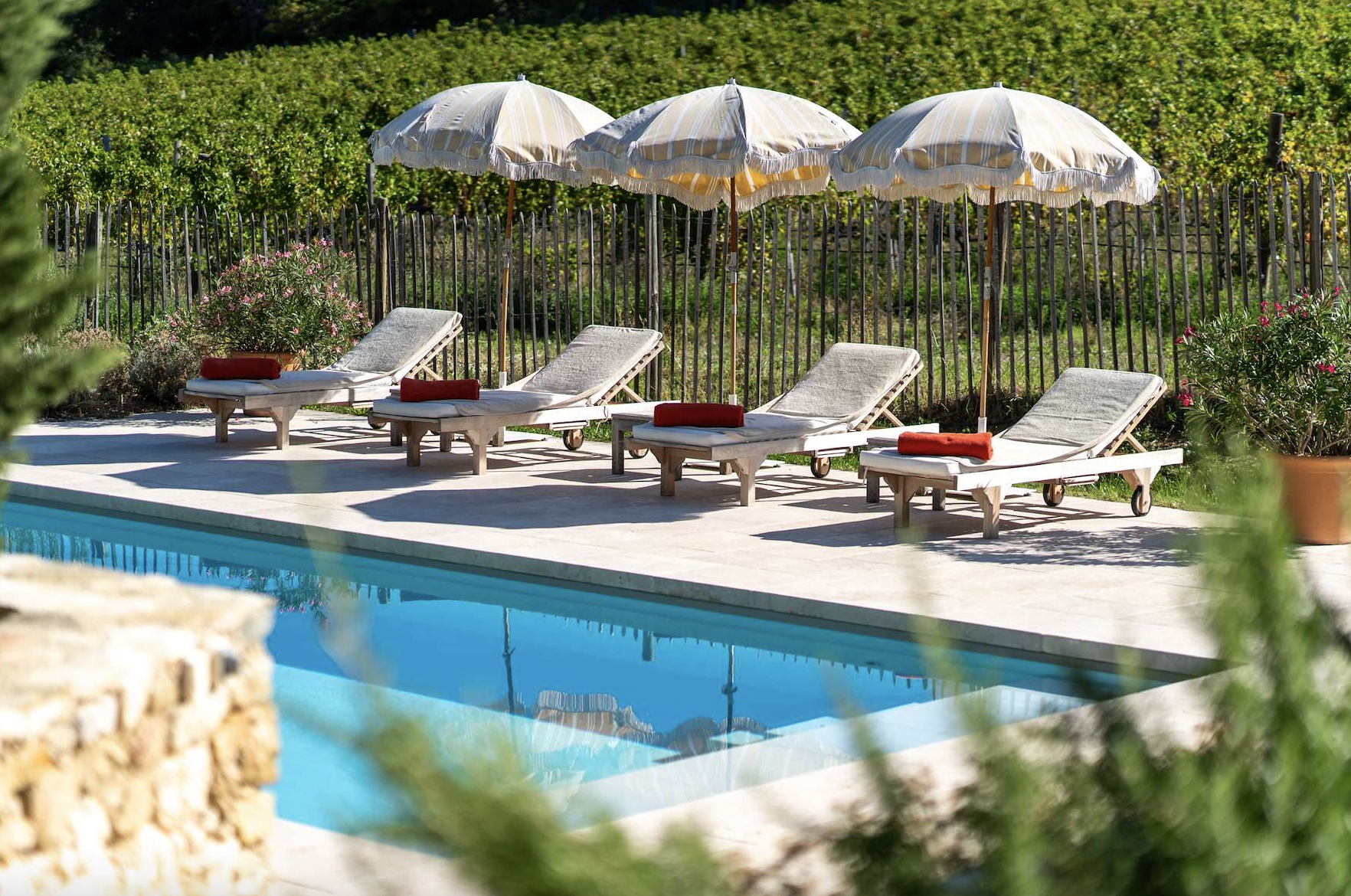 Une autres des piscines accessibles © Les Hameaux des Davids