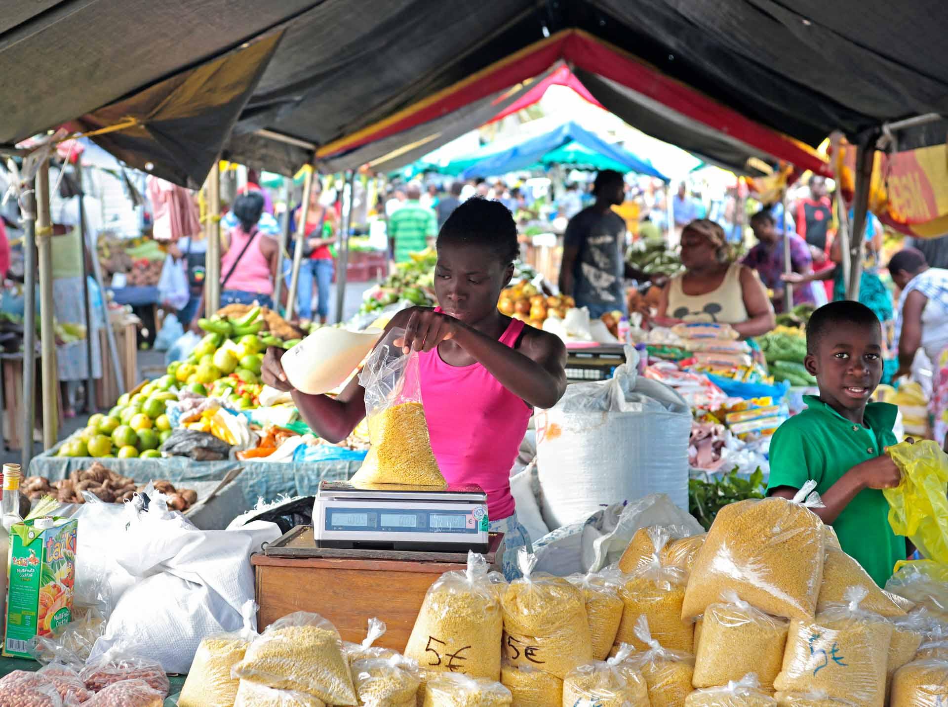 Le marché de cayenne et ses mille couleurs © Jean-Jacques Serol
